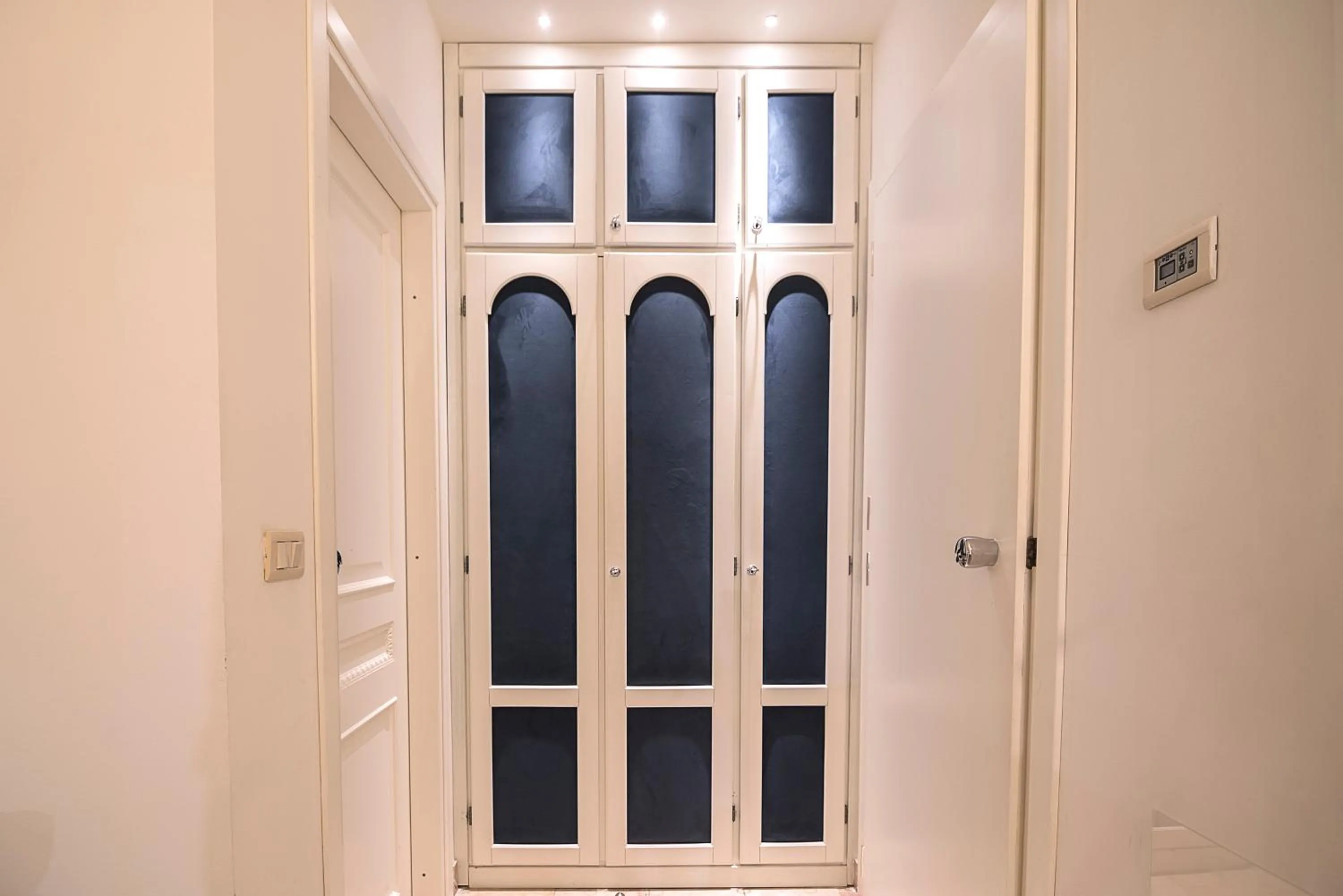 Photo of the whole room in Delfino Beach Hotel