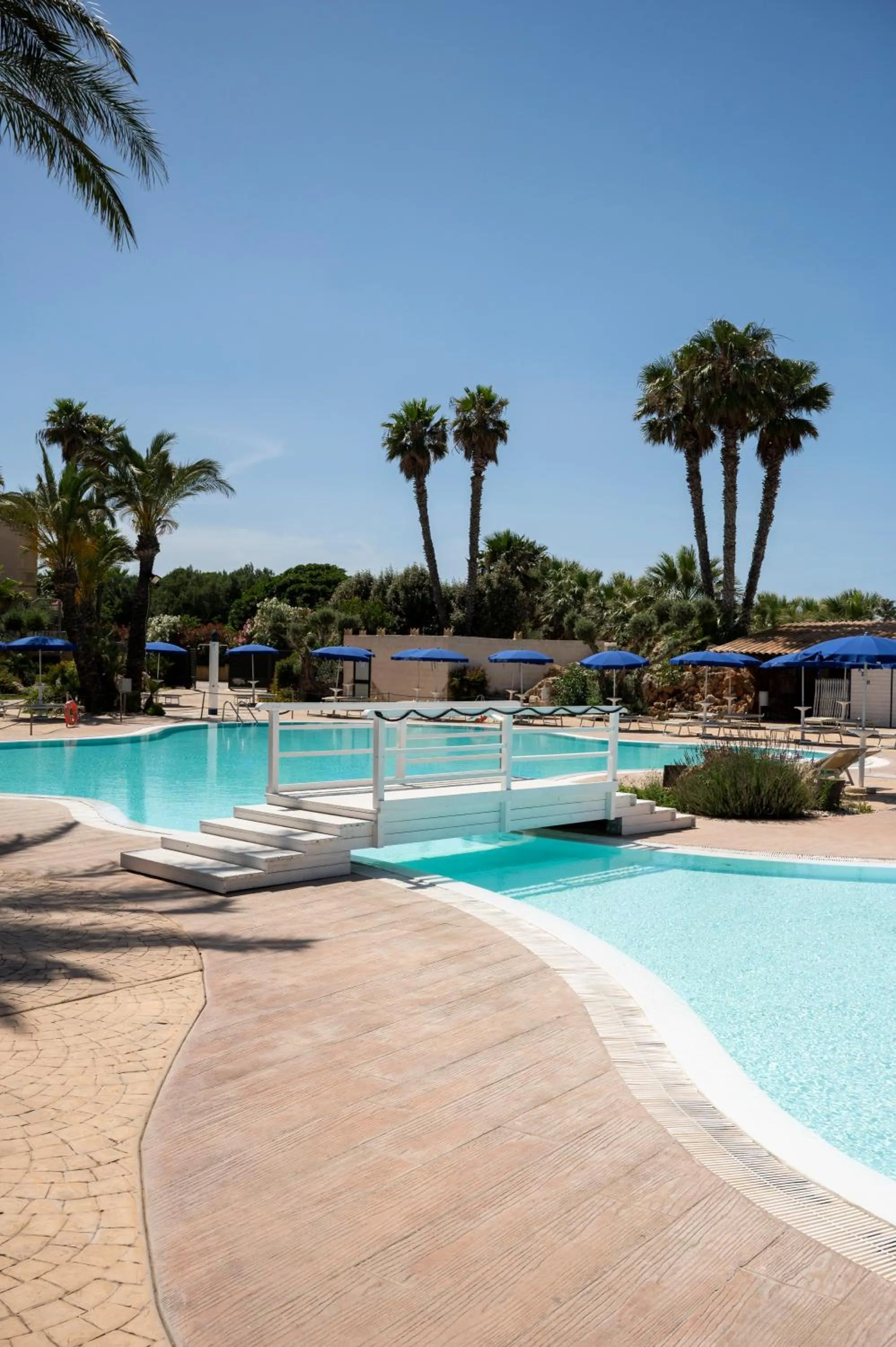 Swimming pool in Delfino Beach - CDSHotels