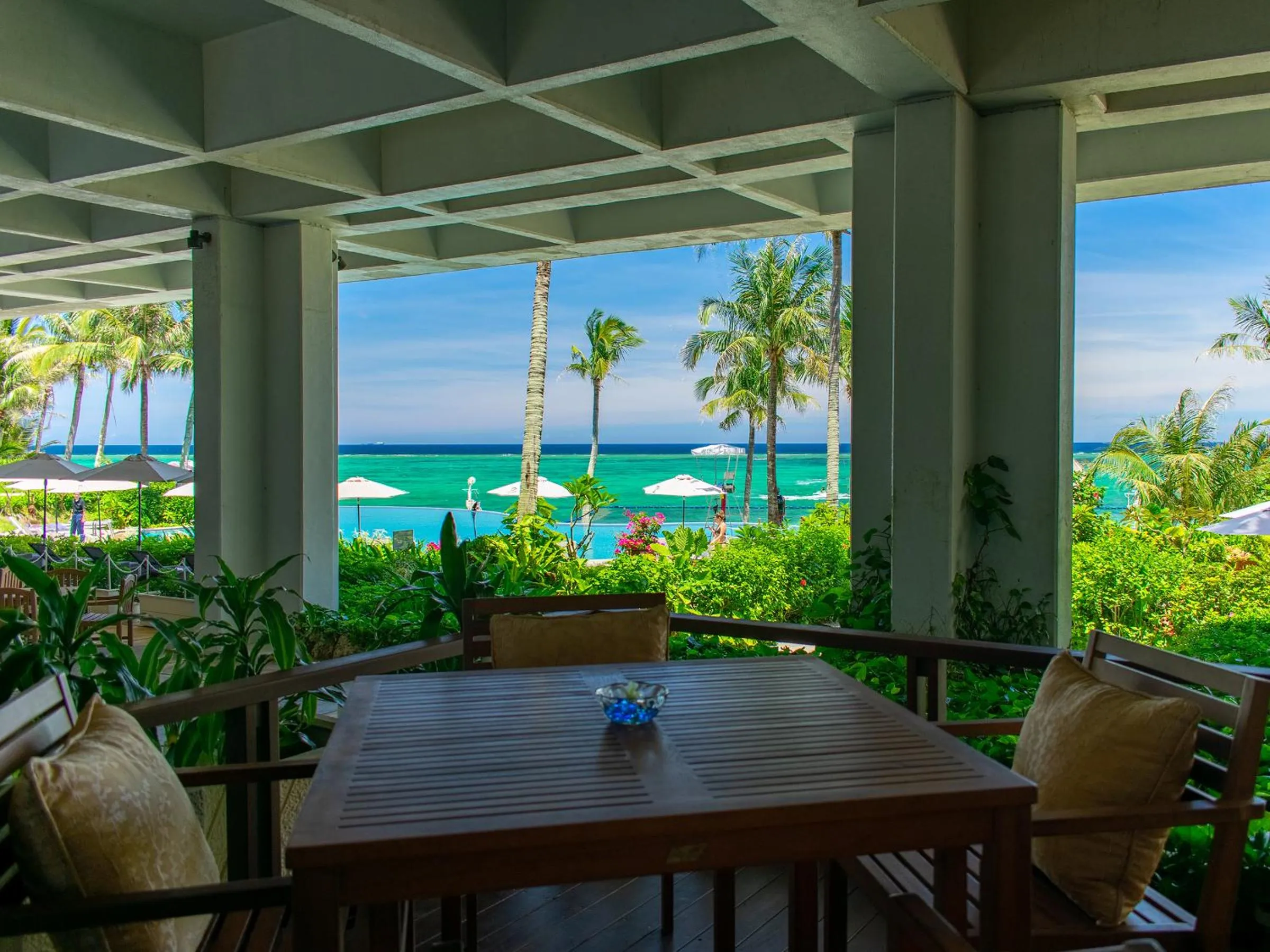 Lounge or bar in The Moon Beach Museum Resort