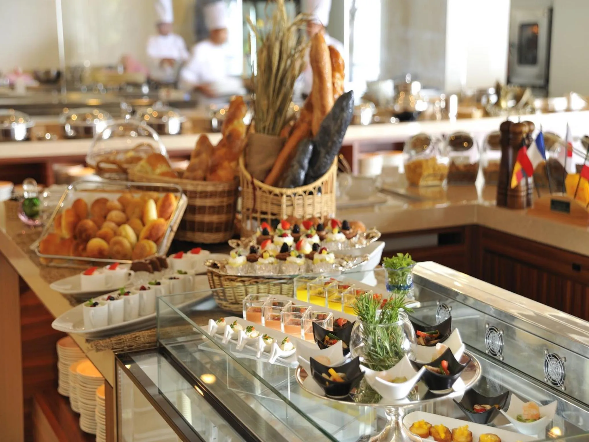 Restaurant/places to eat in The Moon Beach Museum Resort