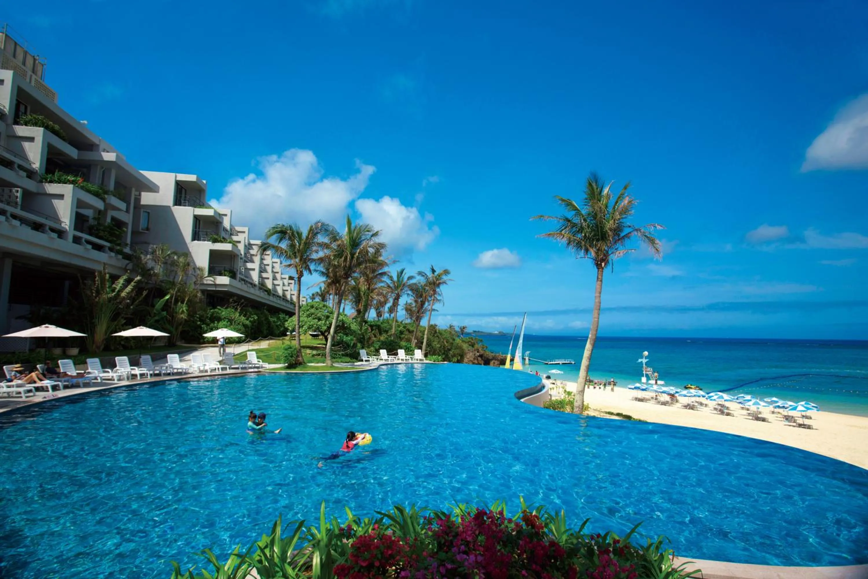 Day in The Moon Beach Museum Resort