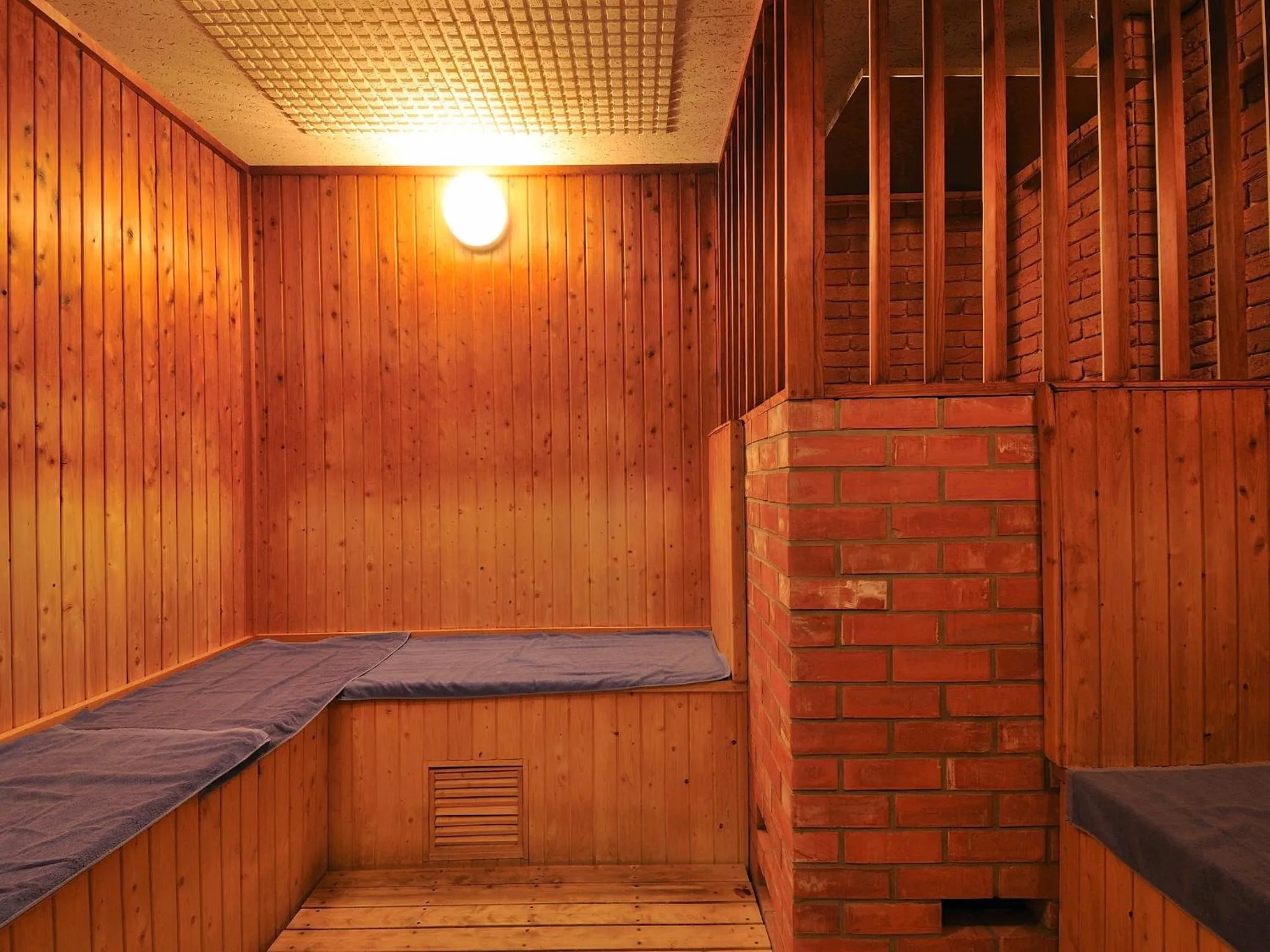 Steam room in The Moon Beach Museum Resort