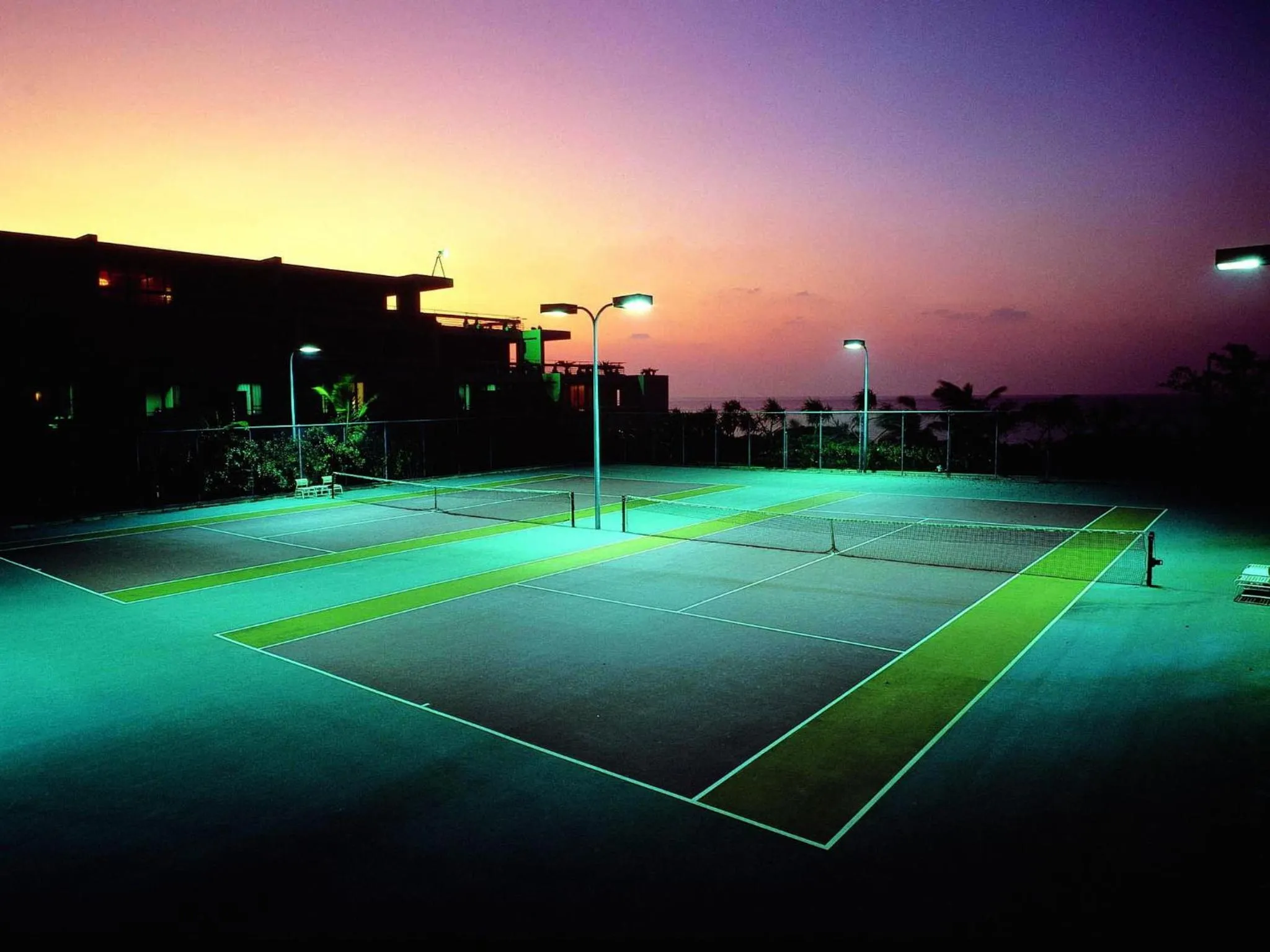 Tennis court in The Moon Beach Museum Resort