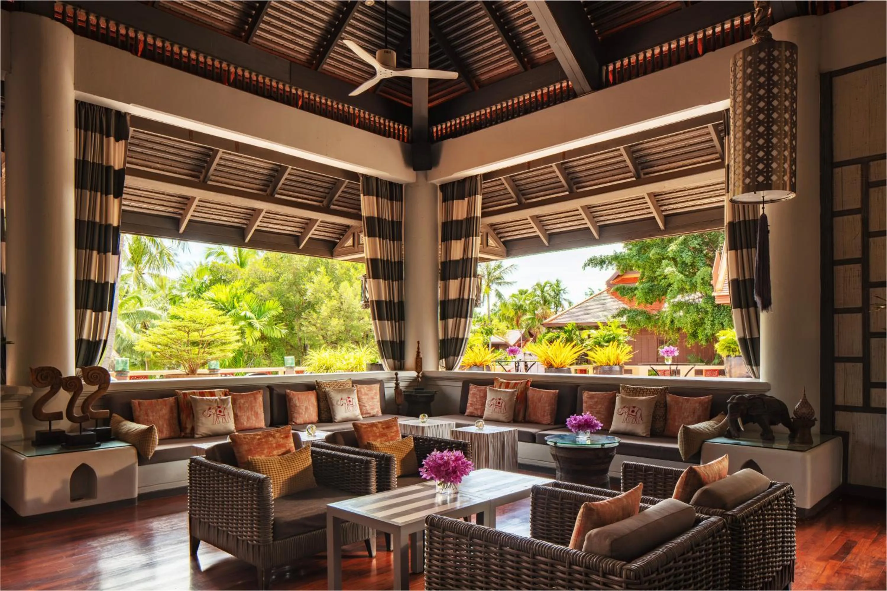 Lounge or bar in Anantara Hua Hin Resort
