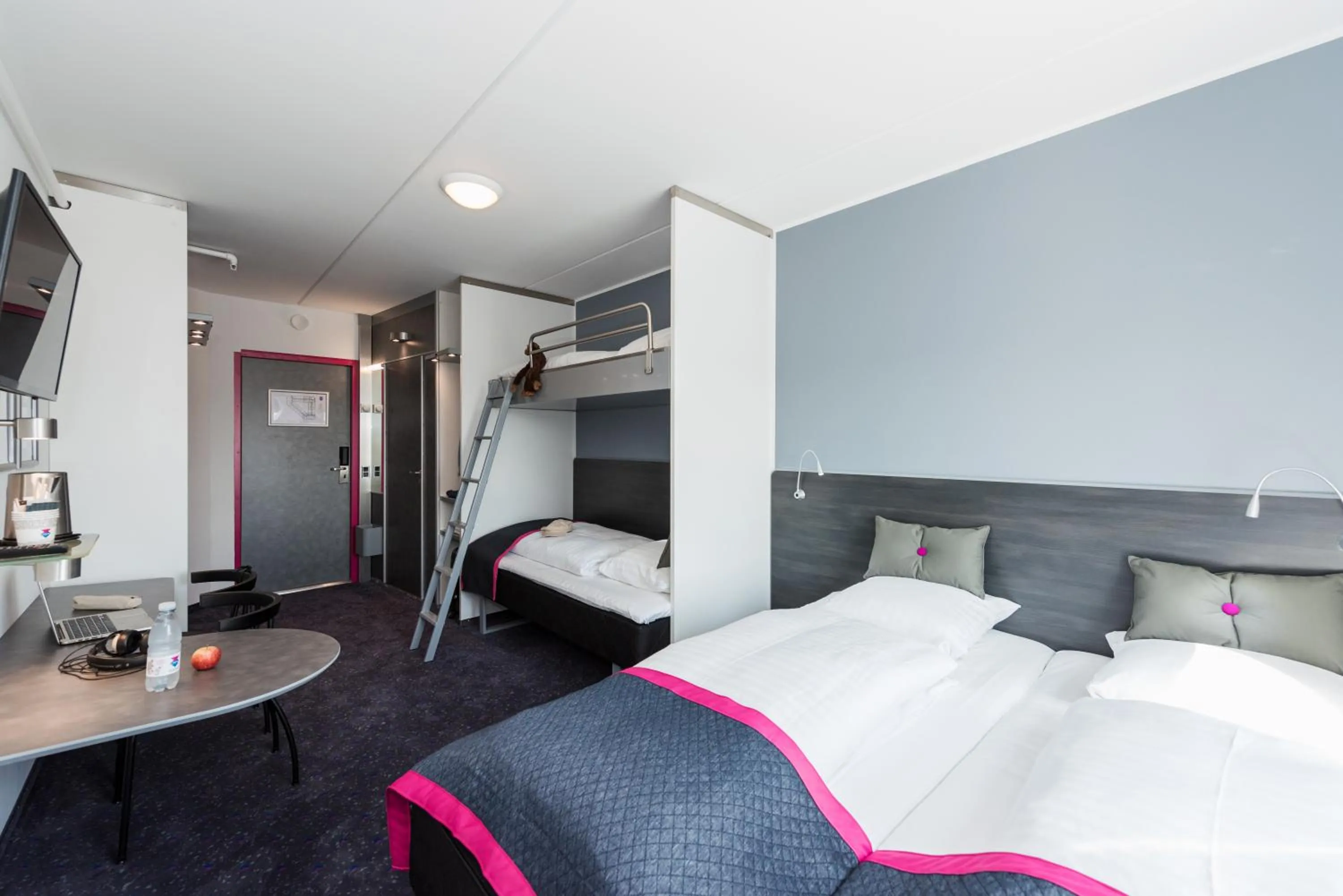 Coffee/tea facilities, Bed in Cabinn Copenhagen