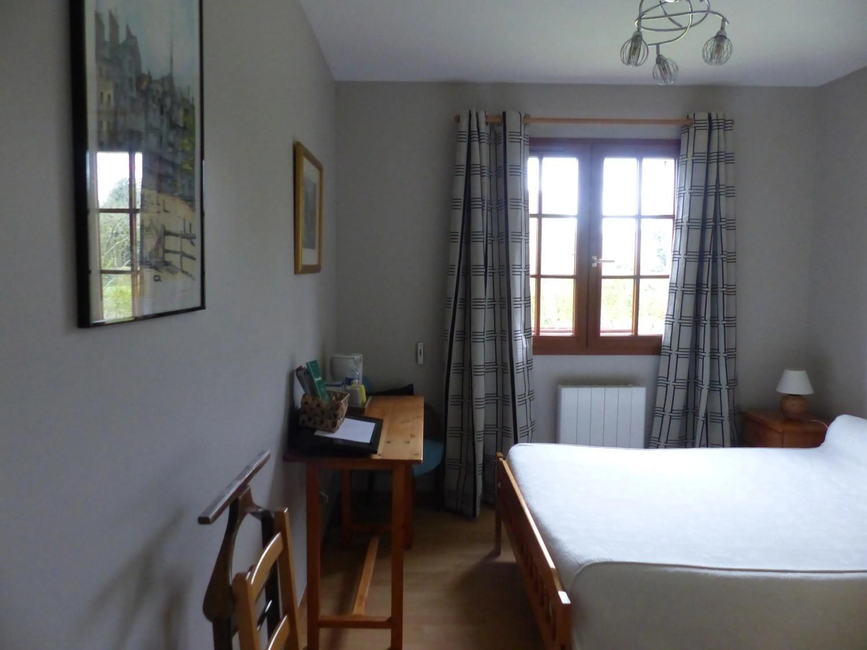 Photo of the whole room, Bed in LA TRANQUILITE