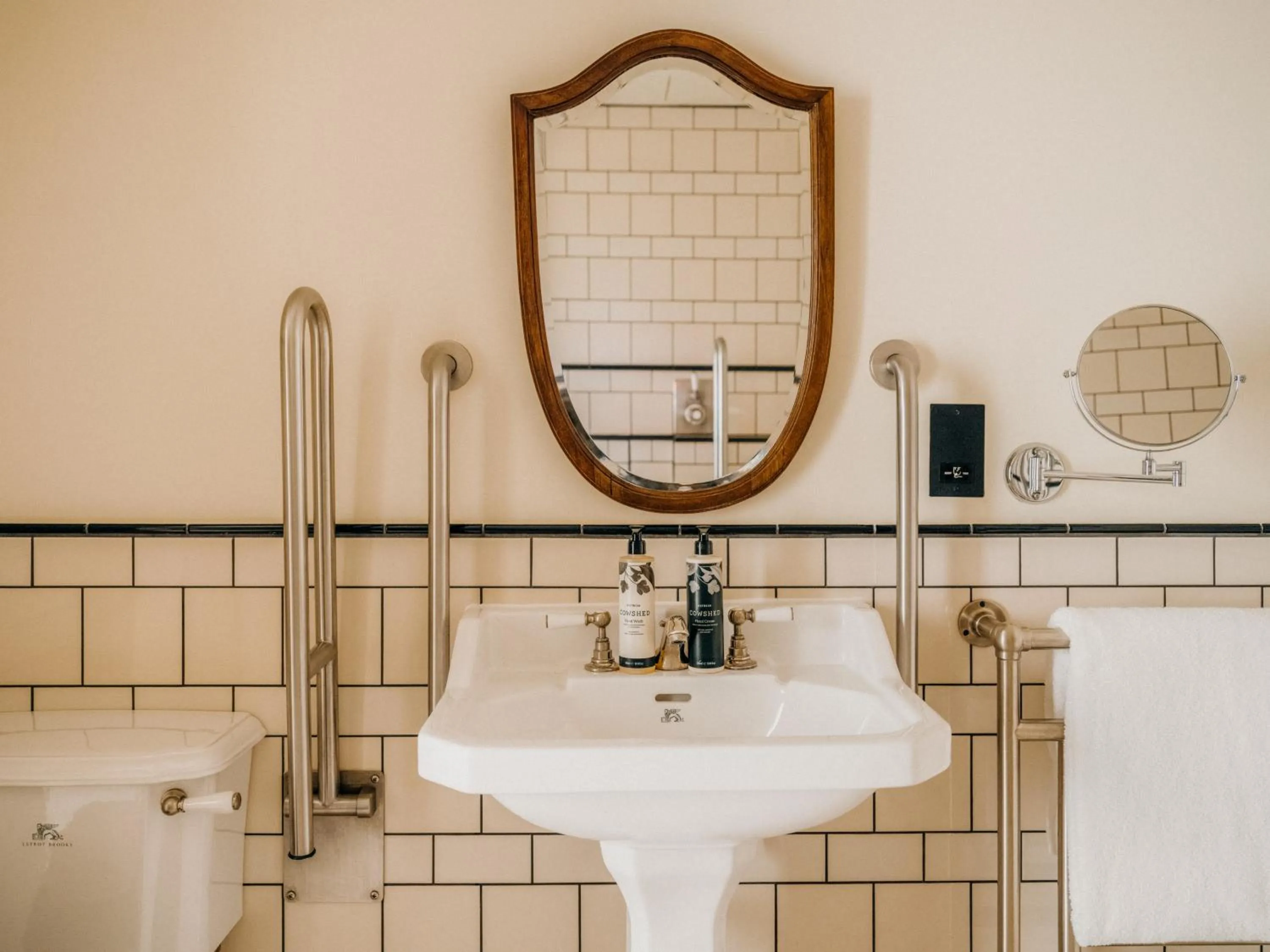 Toilet in Redchurch Townhouse