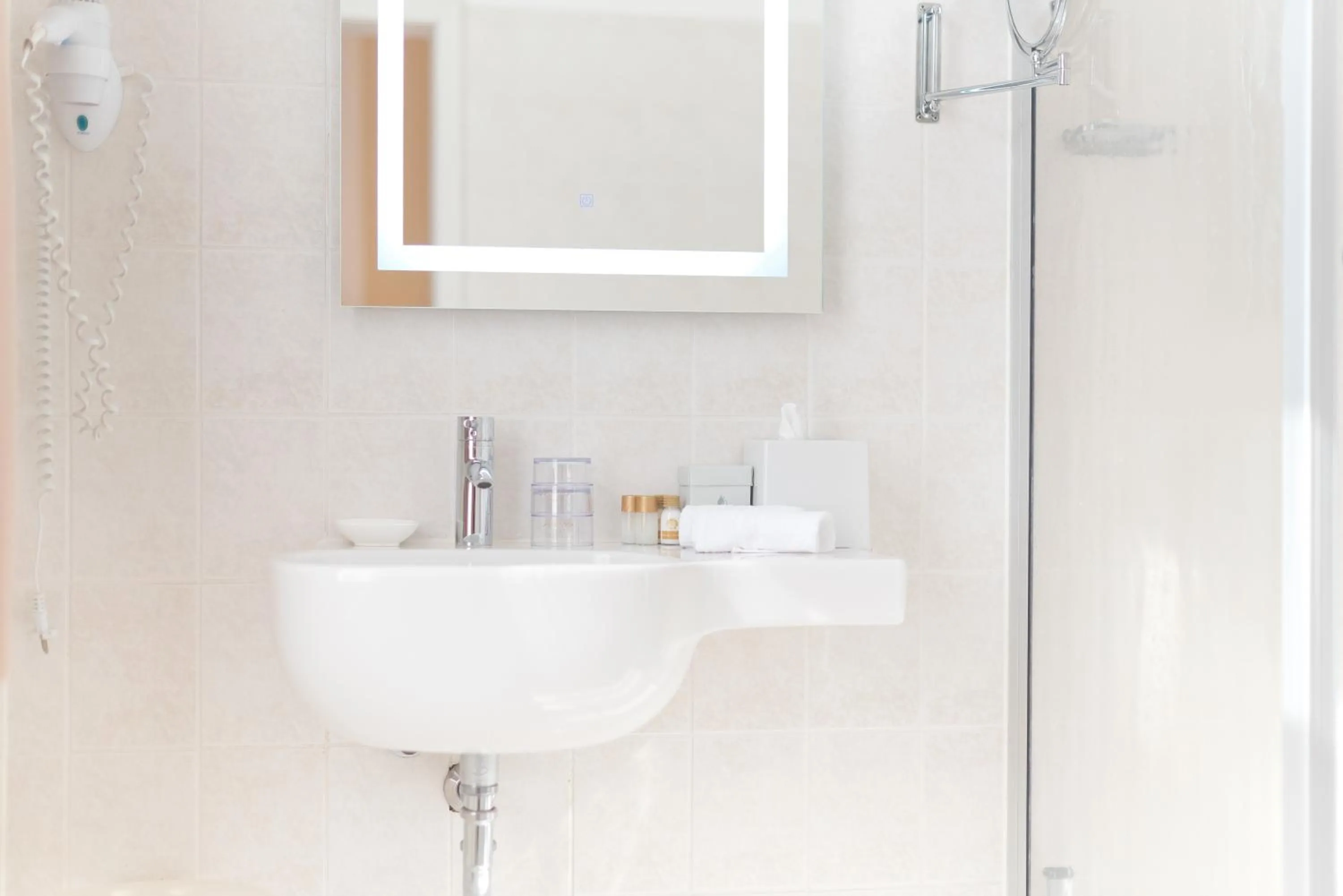 Bathroom in City-Hotel Am Wasserturm Halle