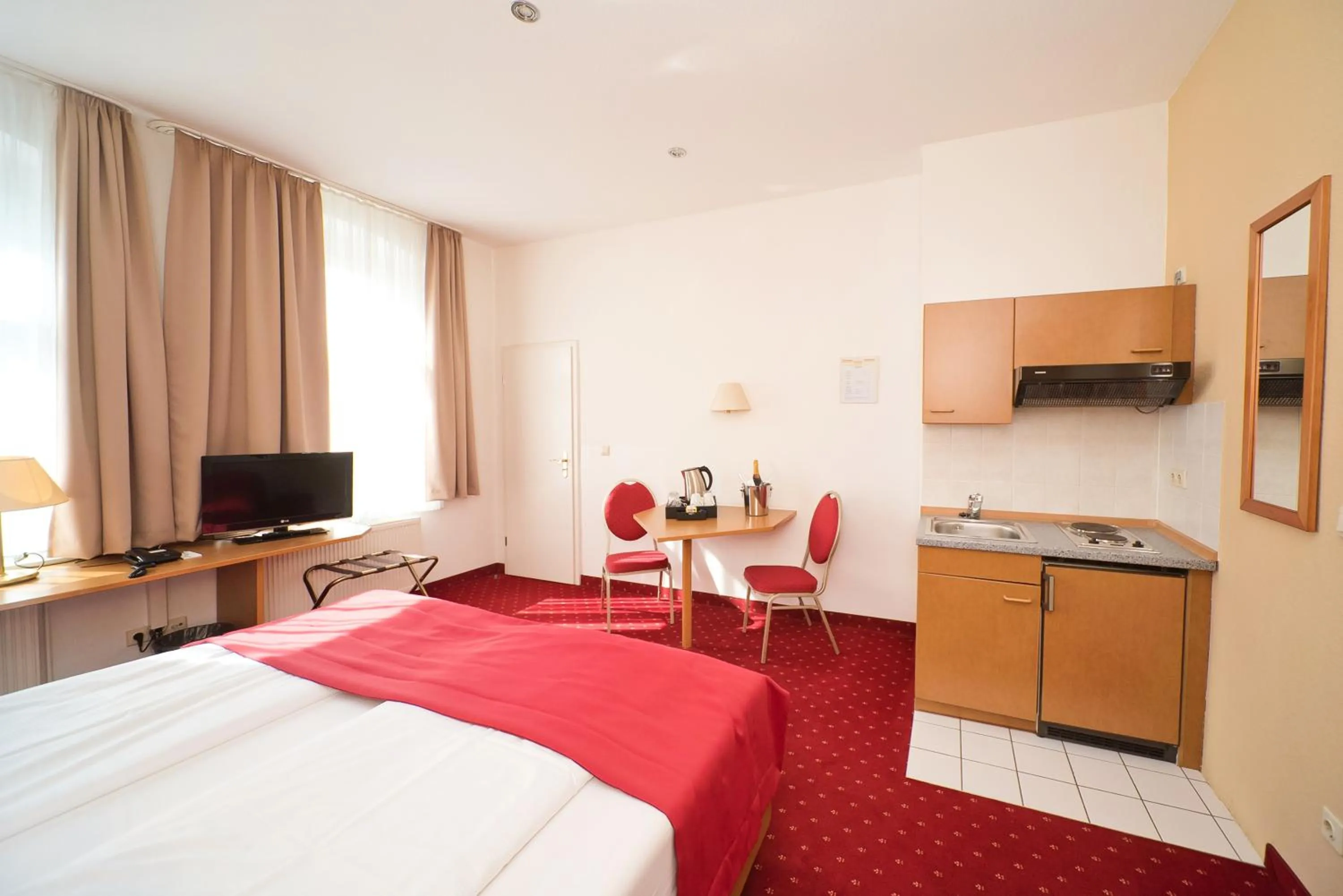 TV and multimedia, Bed in City-Hotel Am Wasserturm Halle