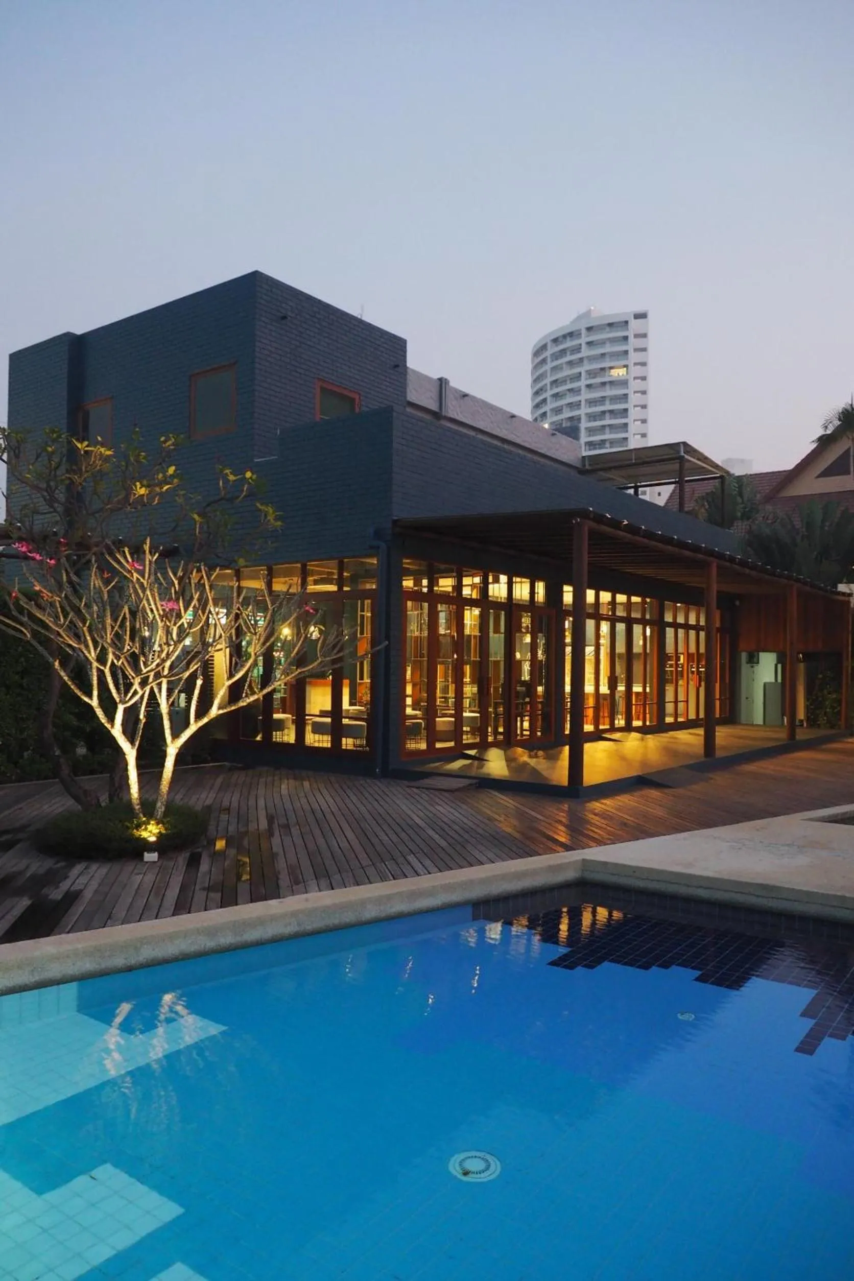 Property building in Kochira