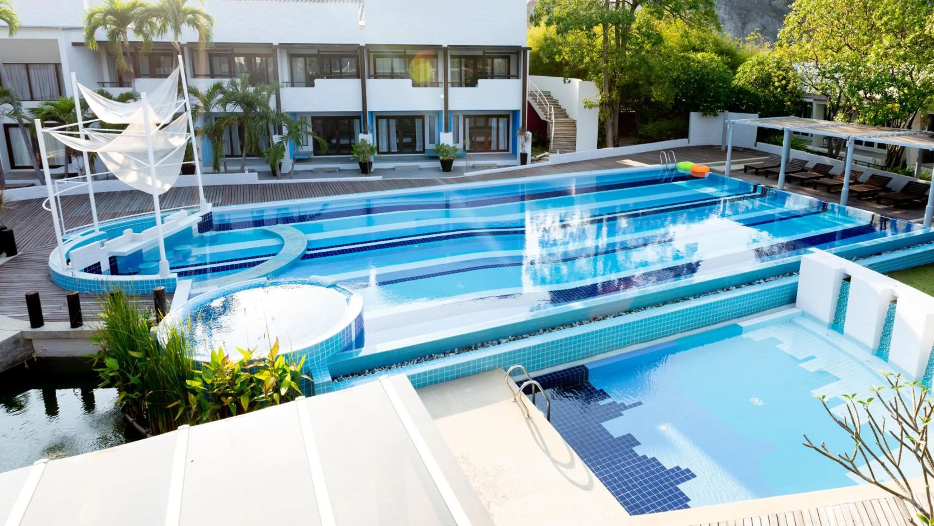 Swimming pool in Kochira