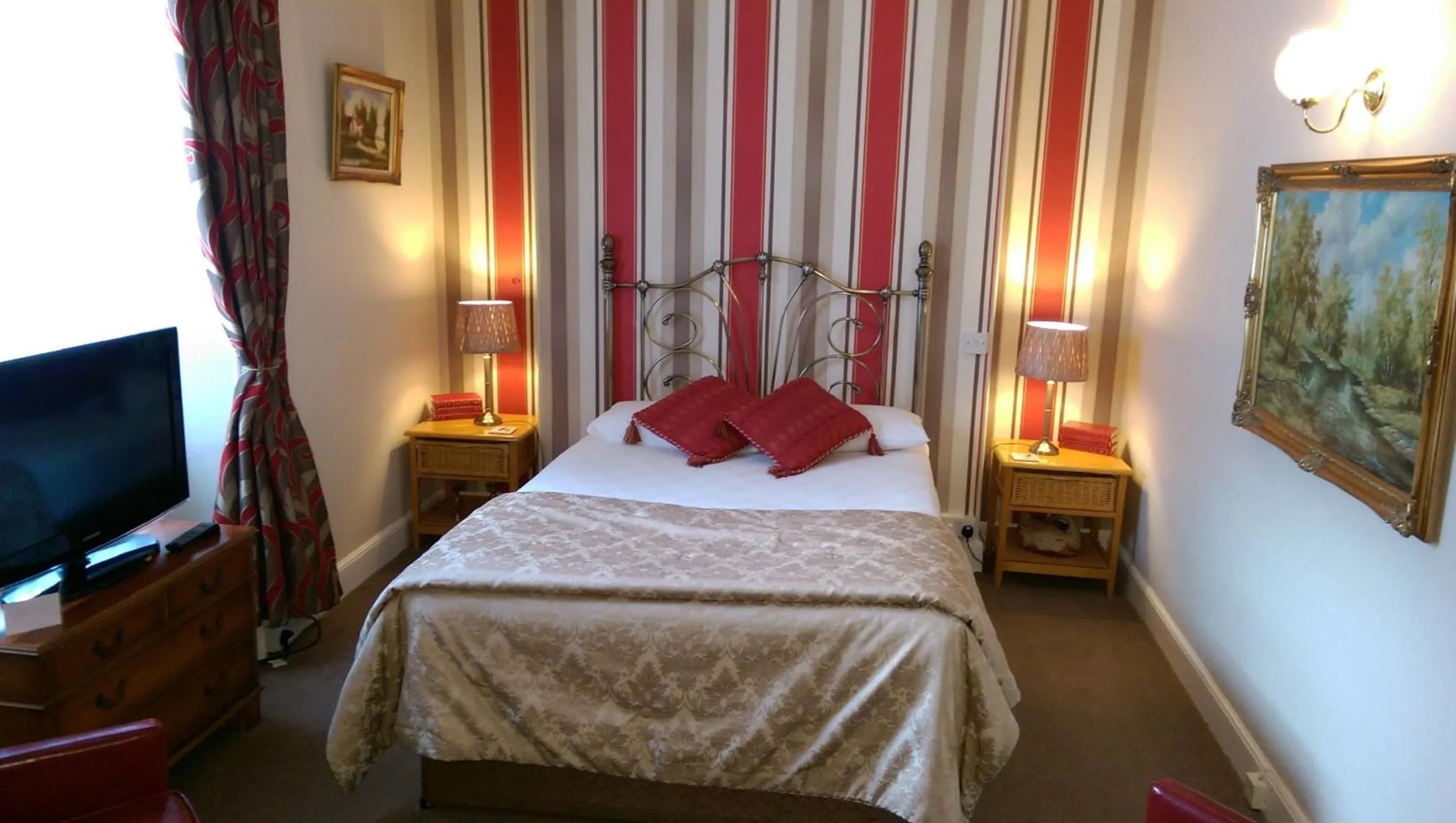 Bedroom, Bed in The Globe Inn