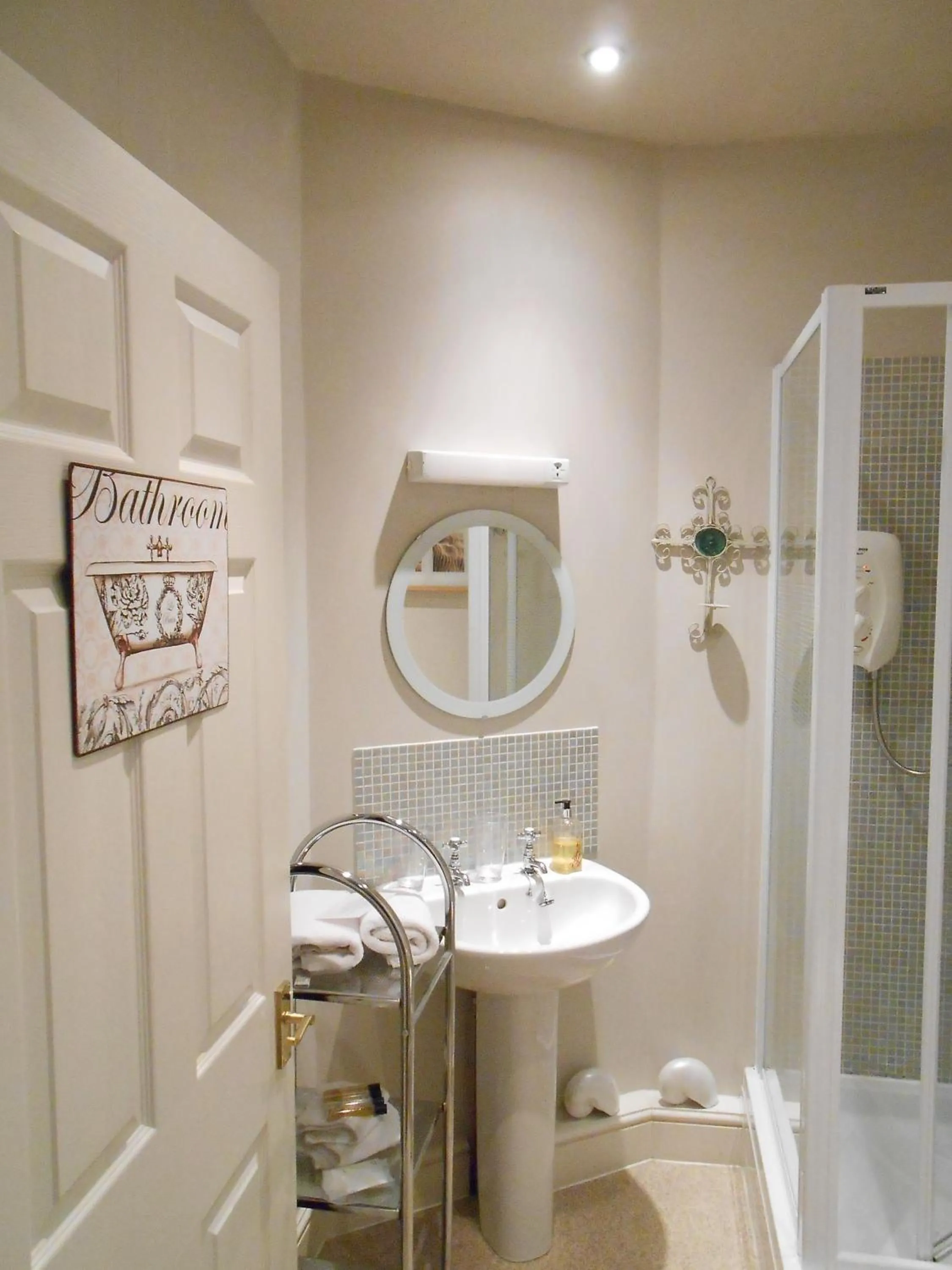 Bathroom in The Globe Inn