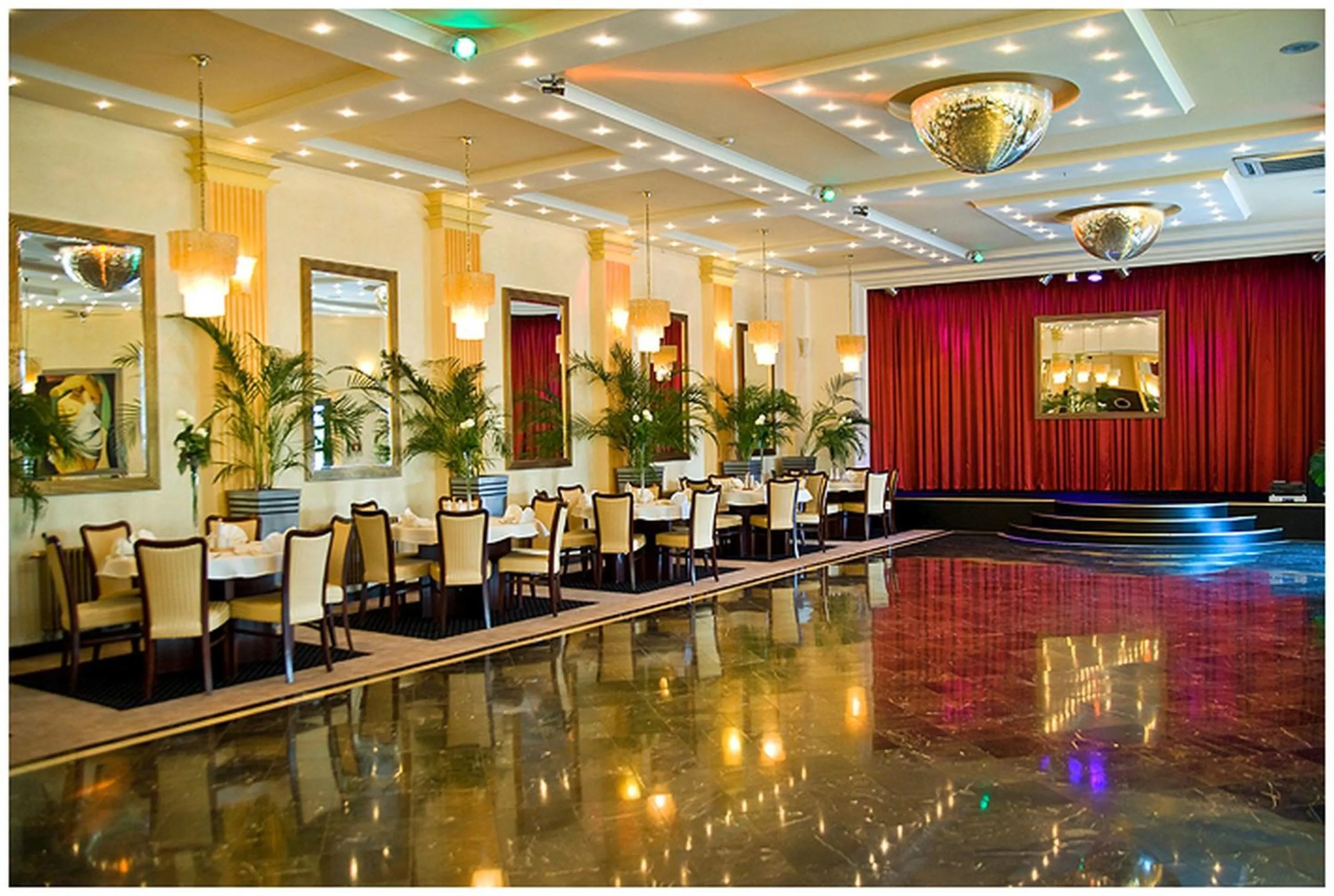 Restaurant/places to eat in Hotel Iskierka Business & Spa