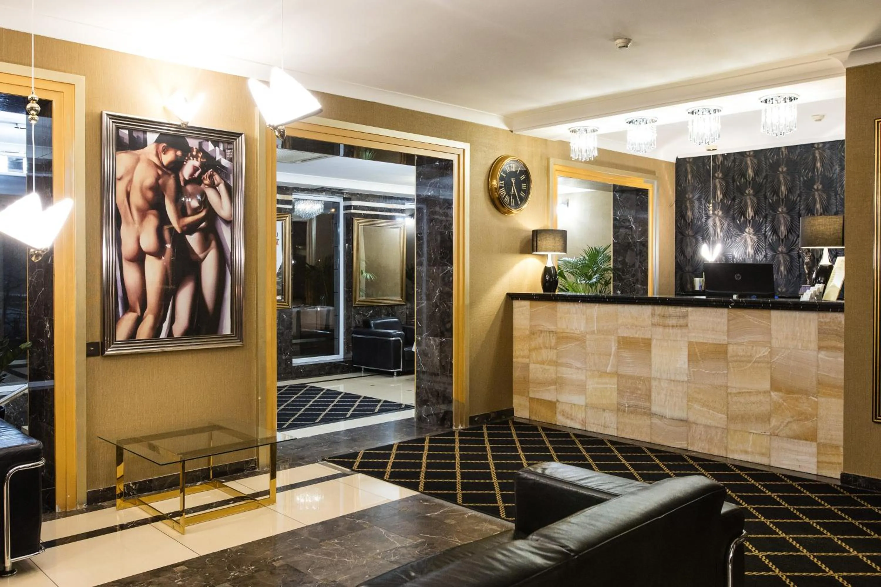 Lobby or reception in Hotel Iskierka Business & Spa