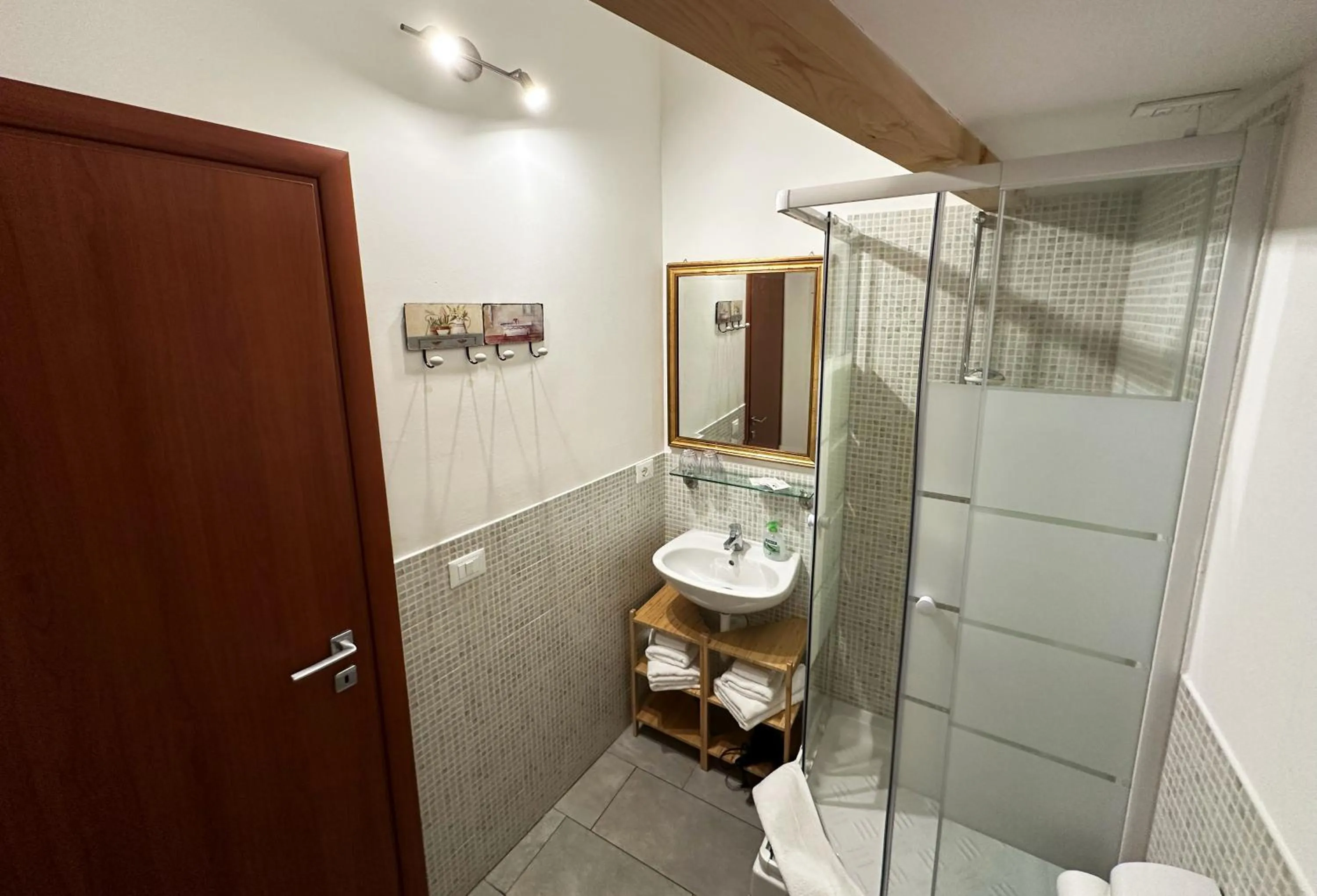 Shower in B&B Alla Casa di Lucia