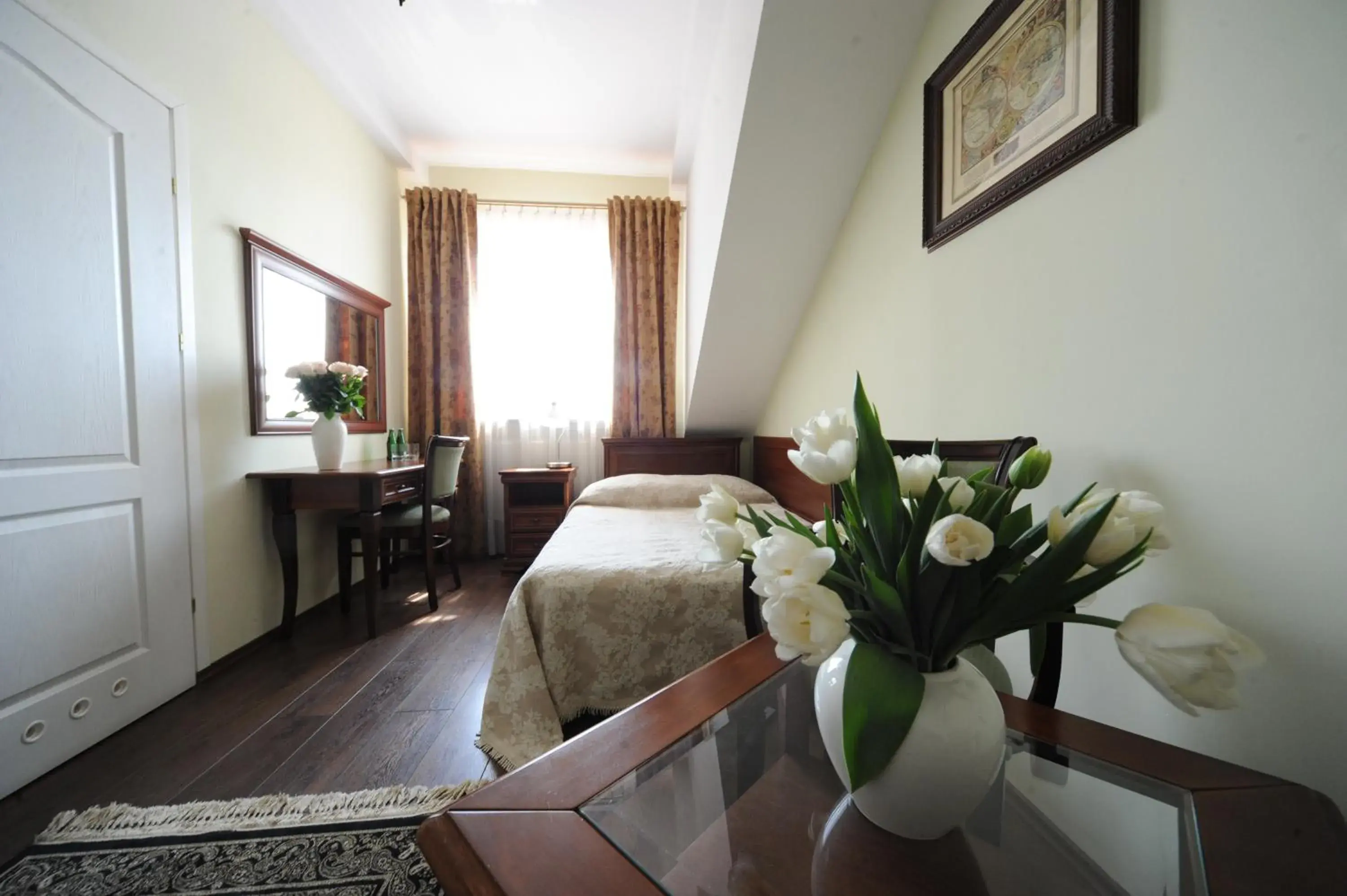 Single Room with Private Bathroom - single occupancy in Hotel Mateo Single Room with Private Bathroom - single occupancy in Hotel Mateo