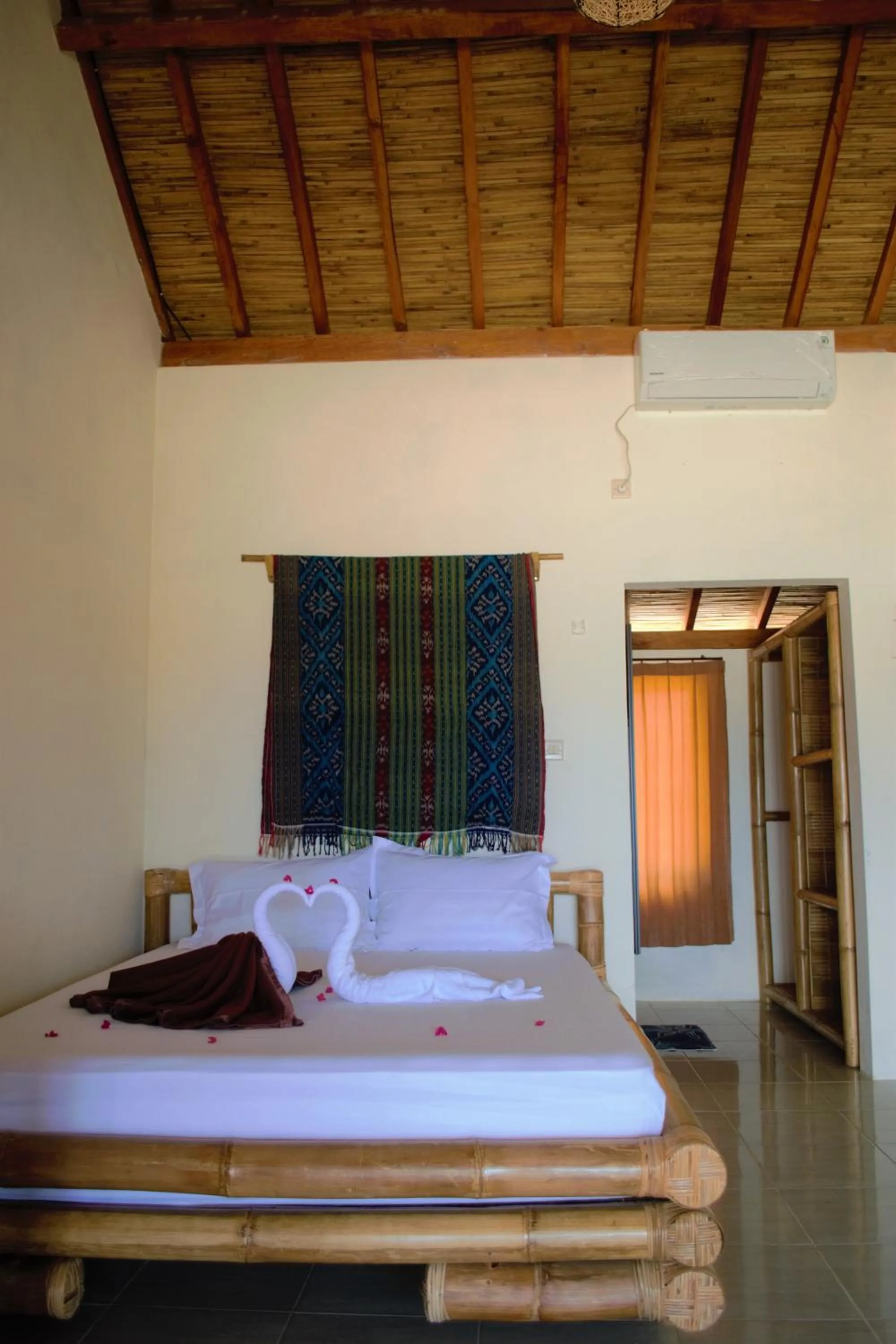 Day, Bed in Alden Beach House