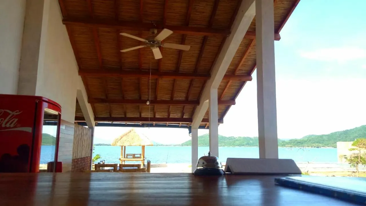 Restaurant/places to eat in Alden Beach House