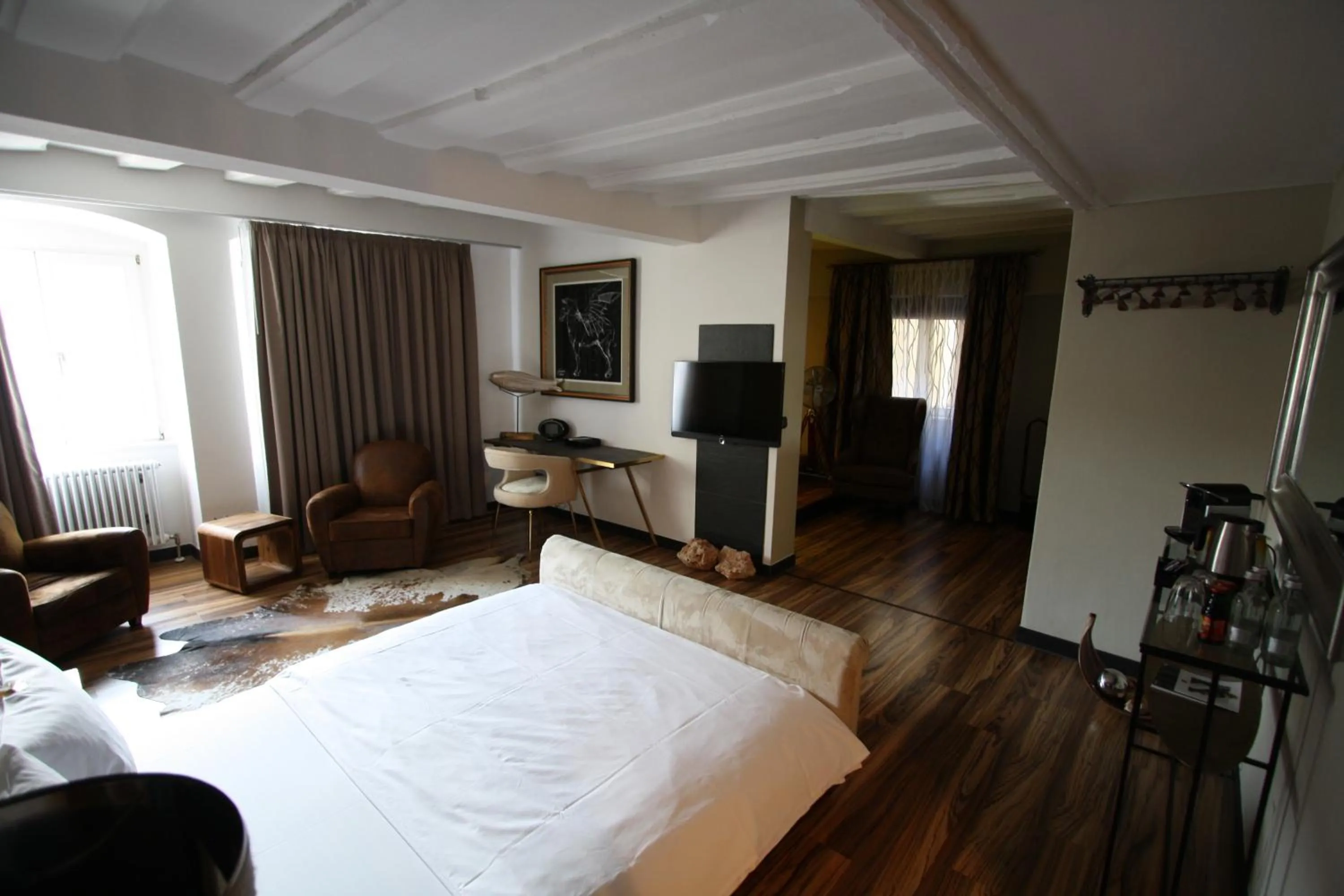 Photo of the whole room, Bed in Elements Hotel