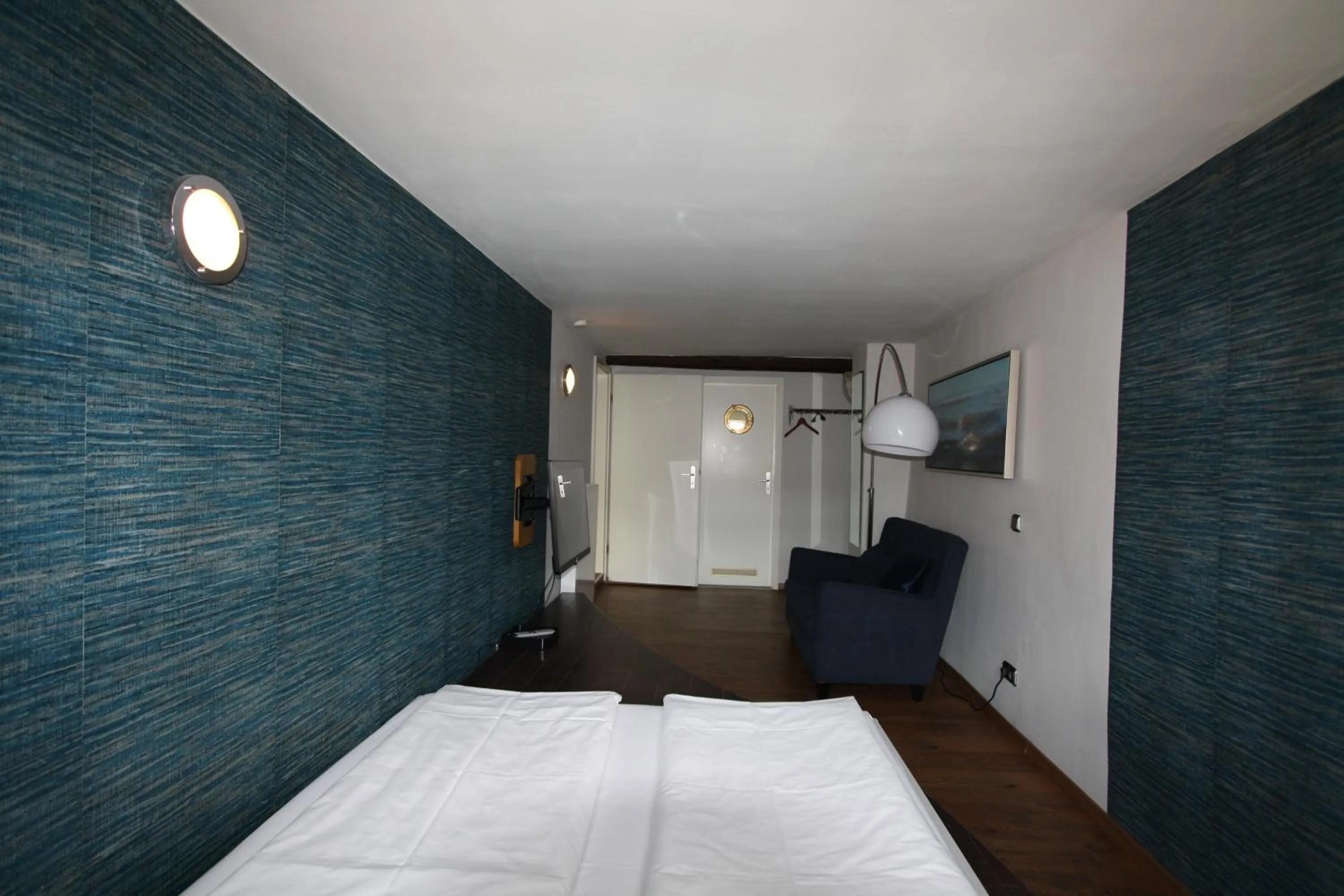 Photo of the whole room, Bed in Elements Hotel