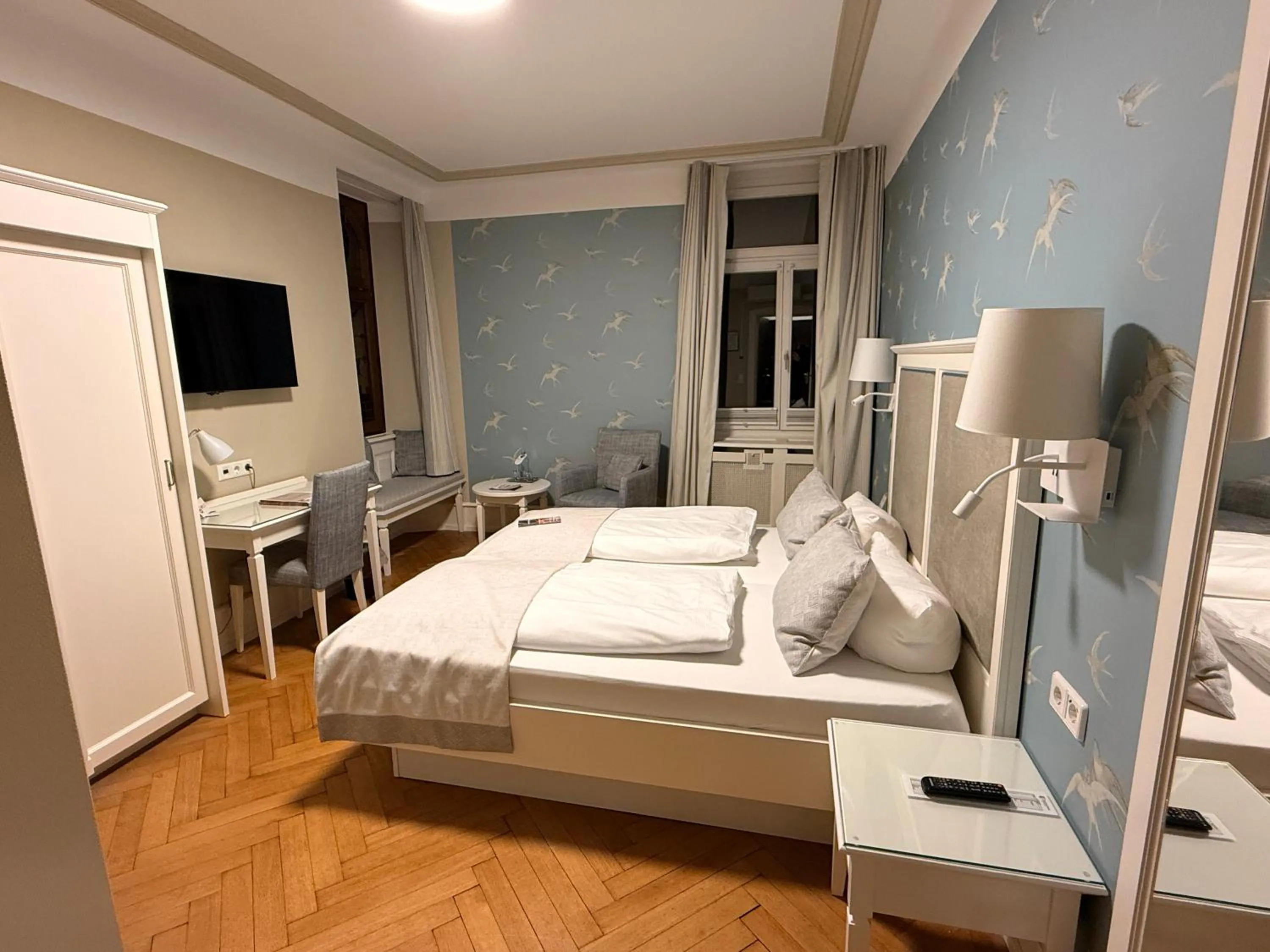 Photo of the whole room, Bed in Romantik Hotel Barbarossa