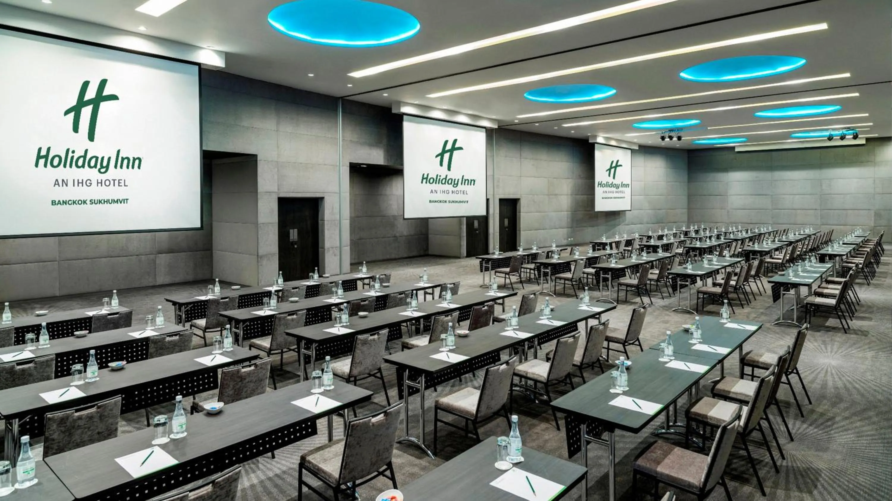 Meeting/conference room in Holiday Inn Bangkok Sukhumvit by IHG