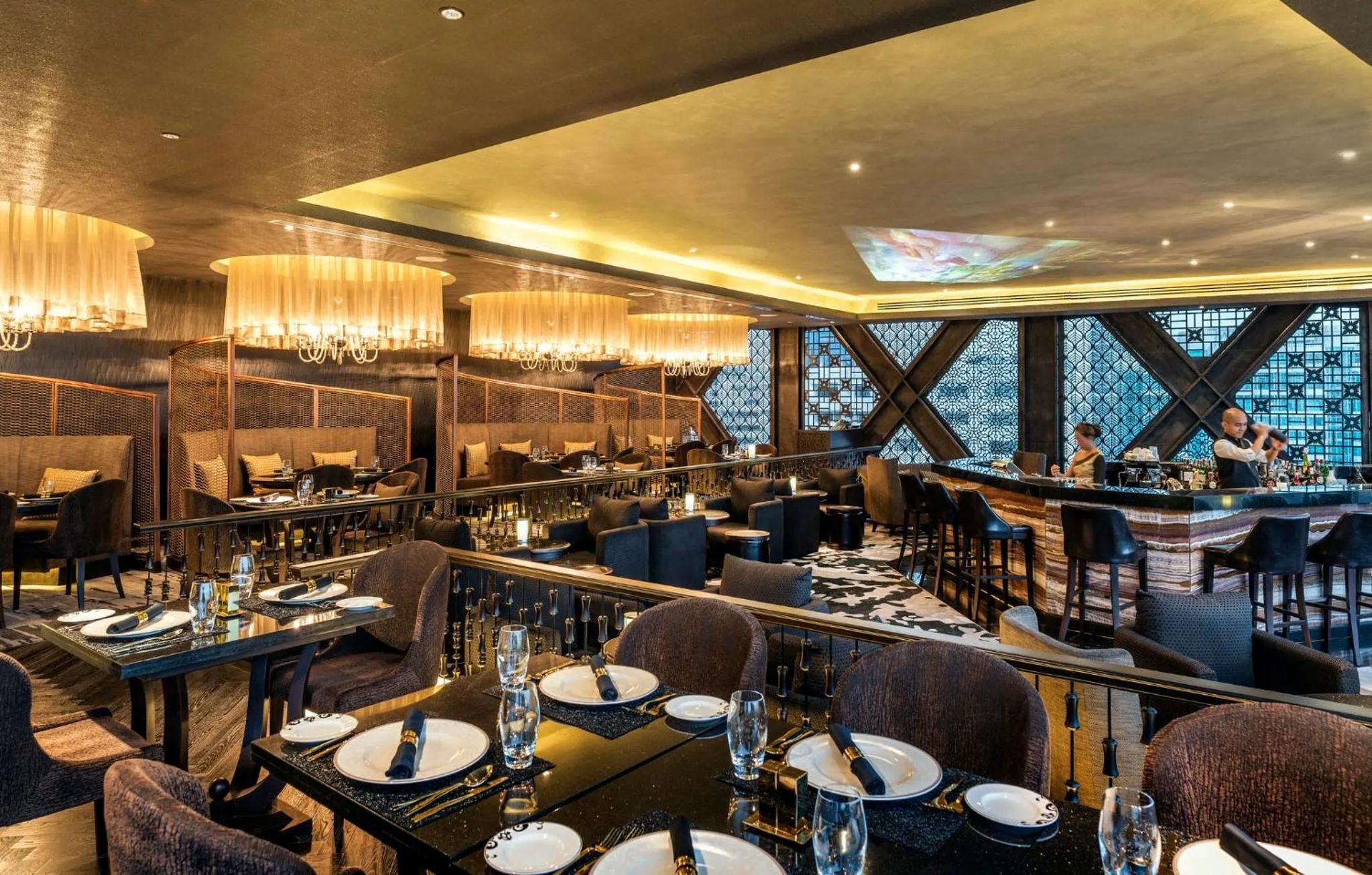 Lounge or bar in Holiday Inn Bangkok Sukhumvit by IHG