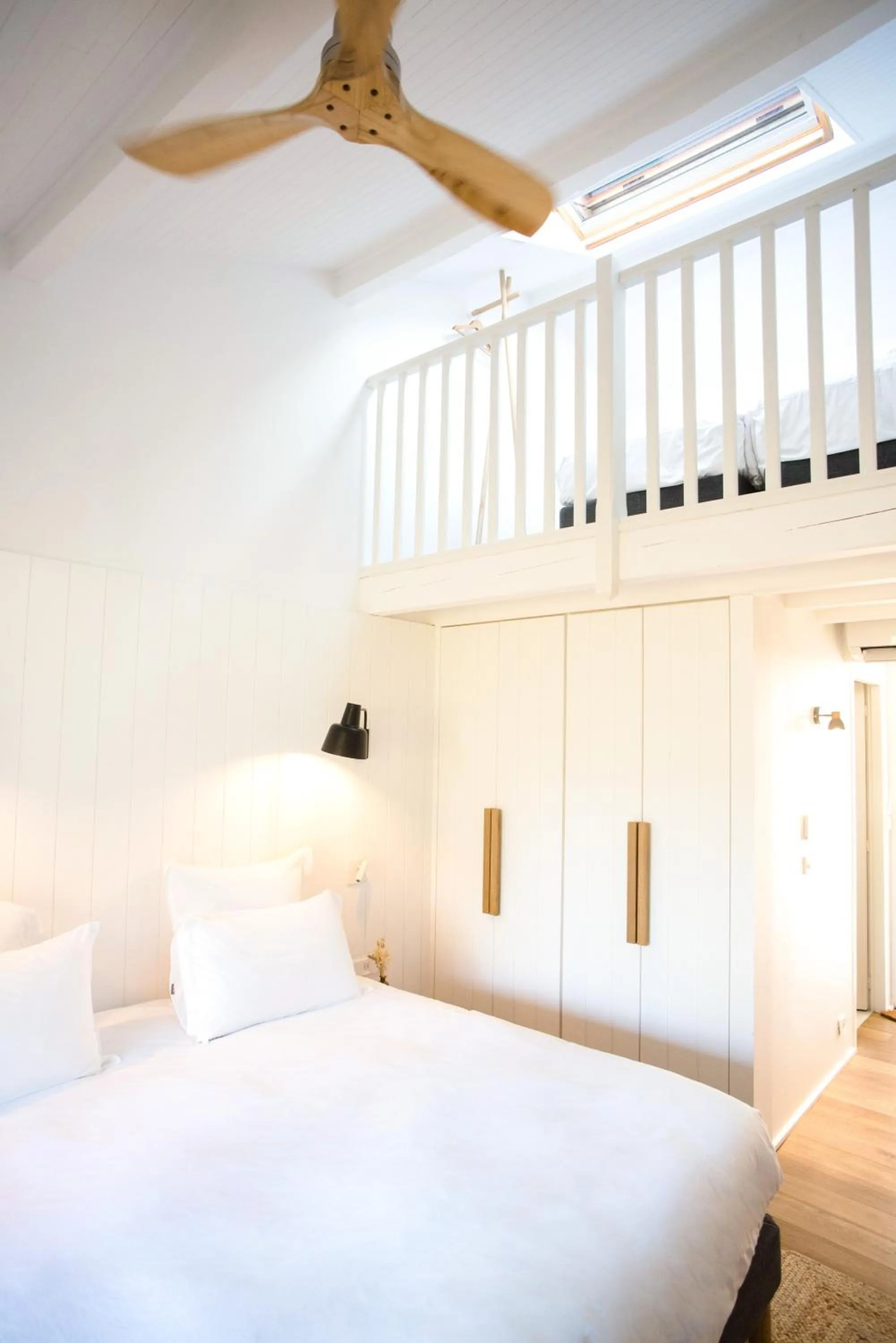 Bed in Hôtel Les Hortensias du Lac