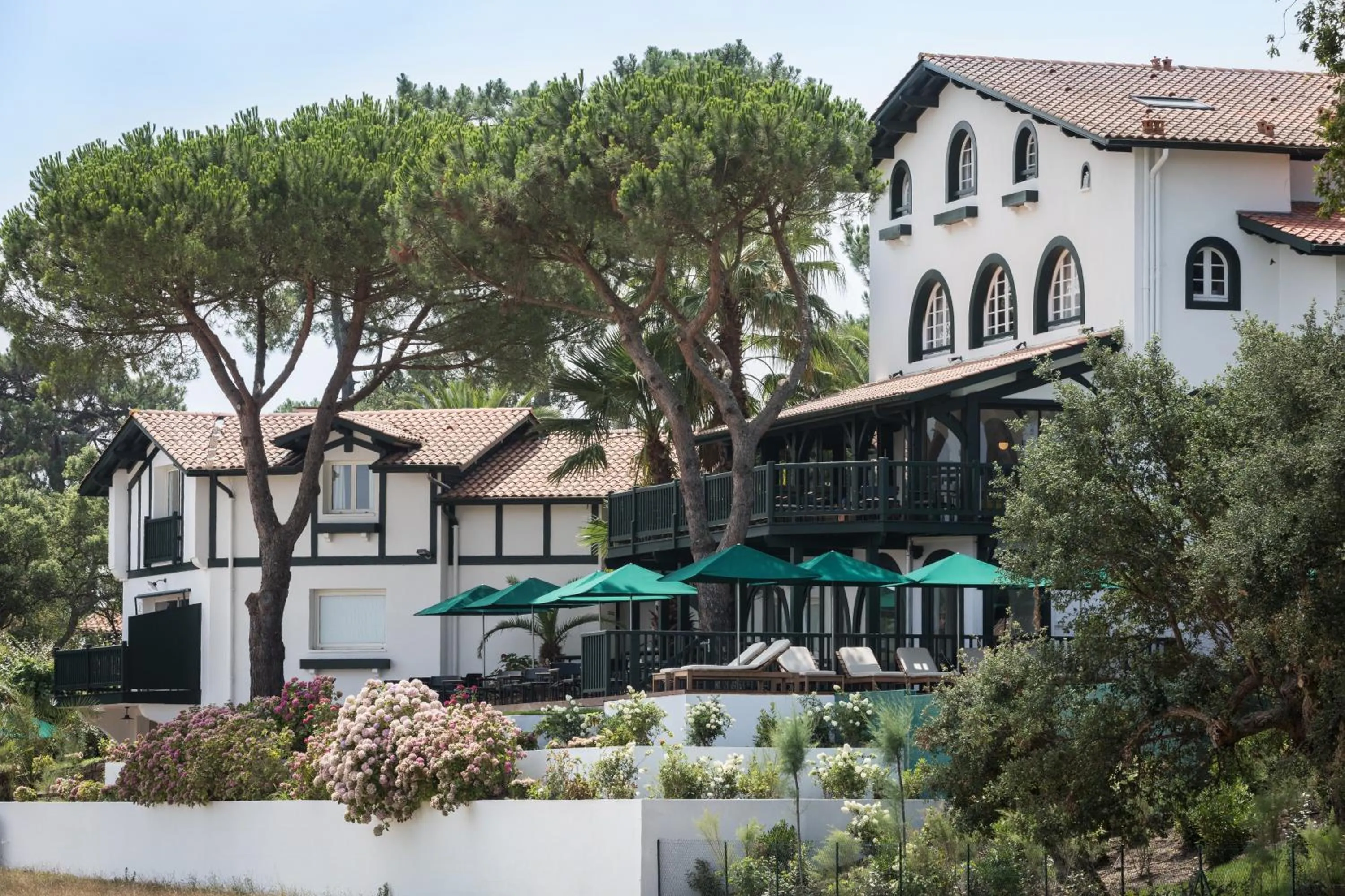 Property building in Hôtel Les Hortensias du Lac