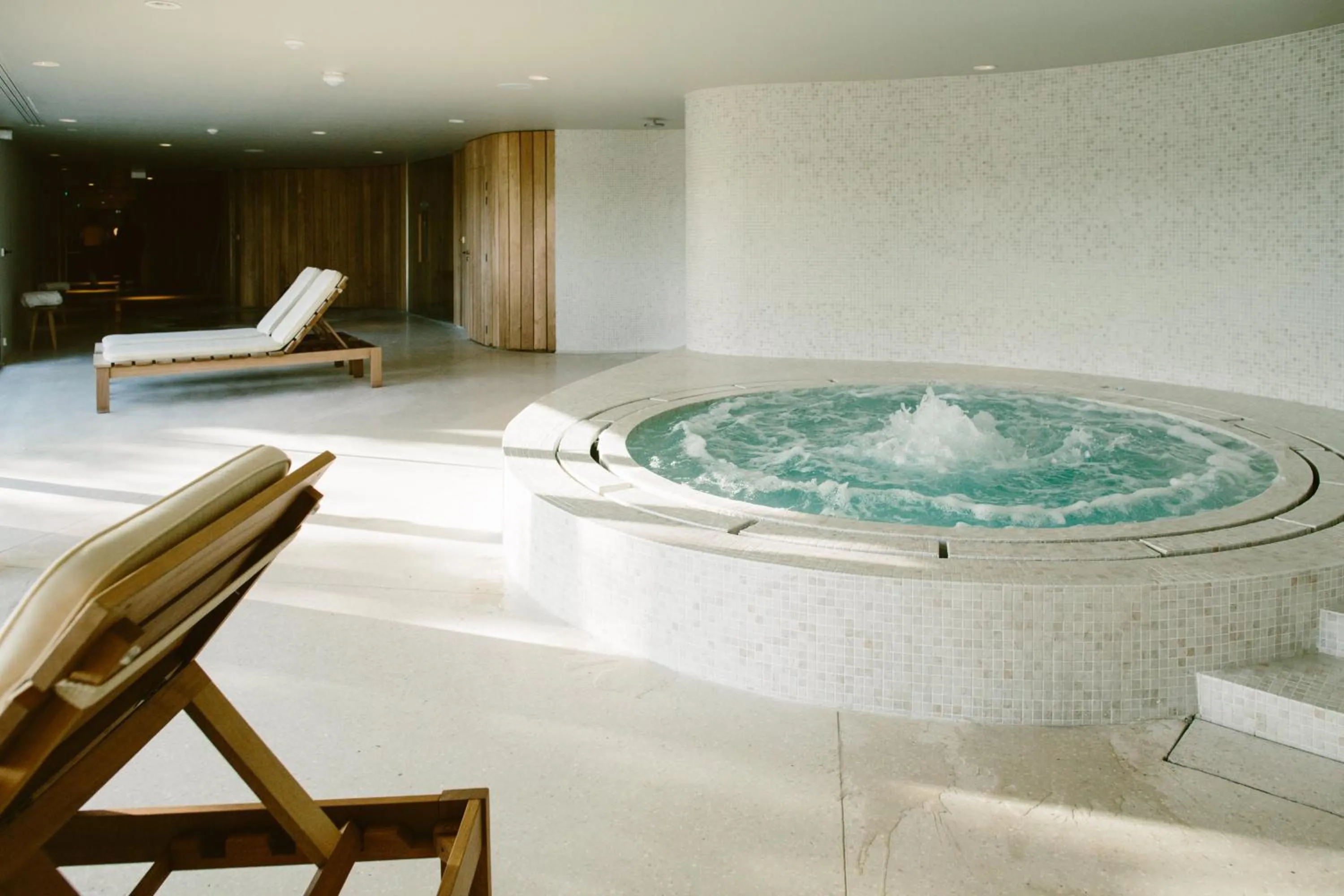 Hot Tub in Hôtel Les Hortensias du Lac