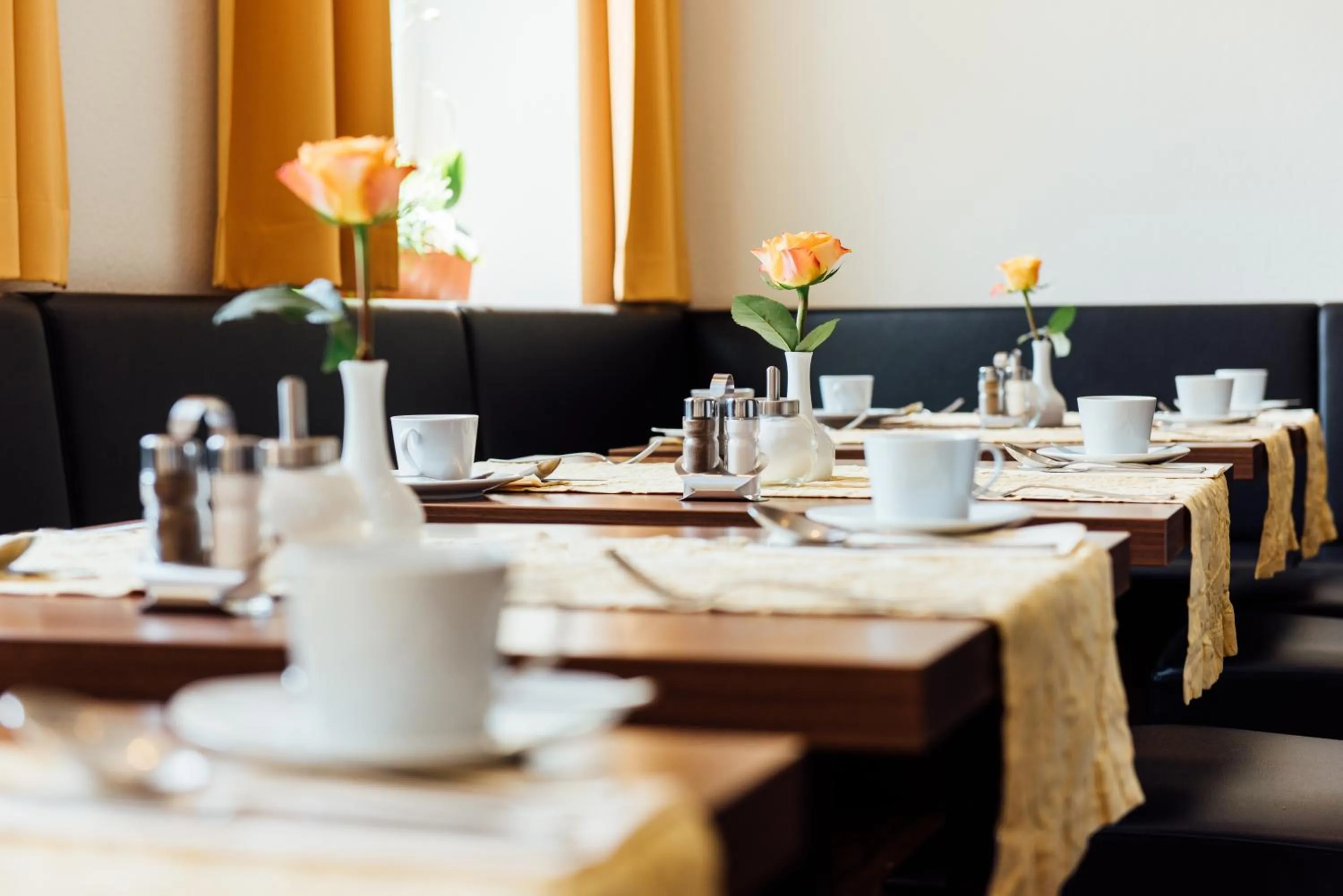 Restaurant/places to eat in Arcade Hotel