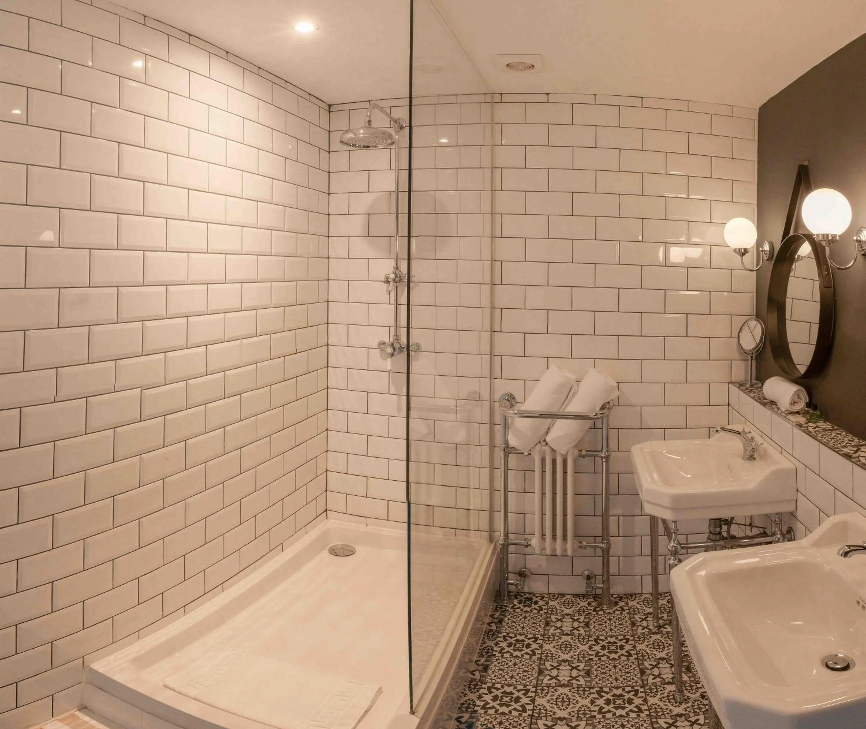 Shower in The Bridge