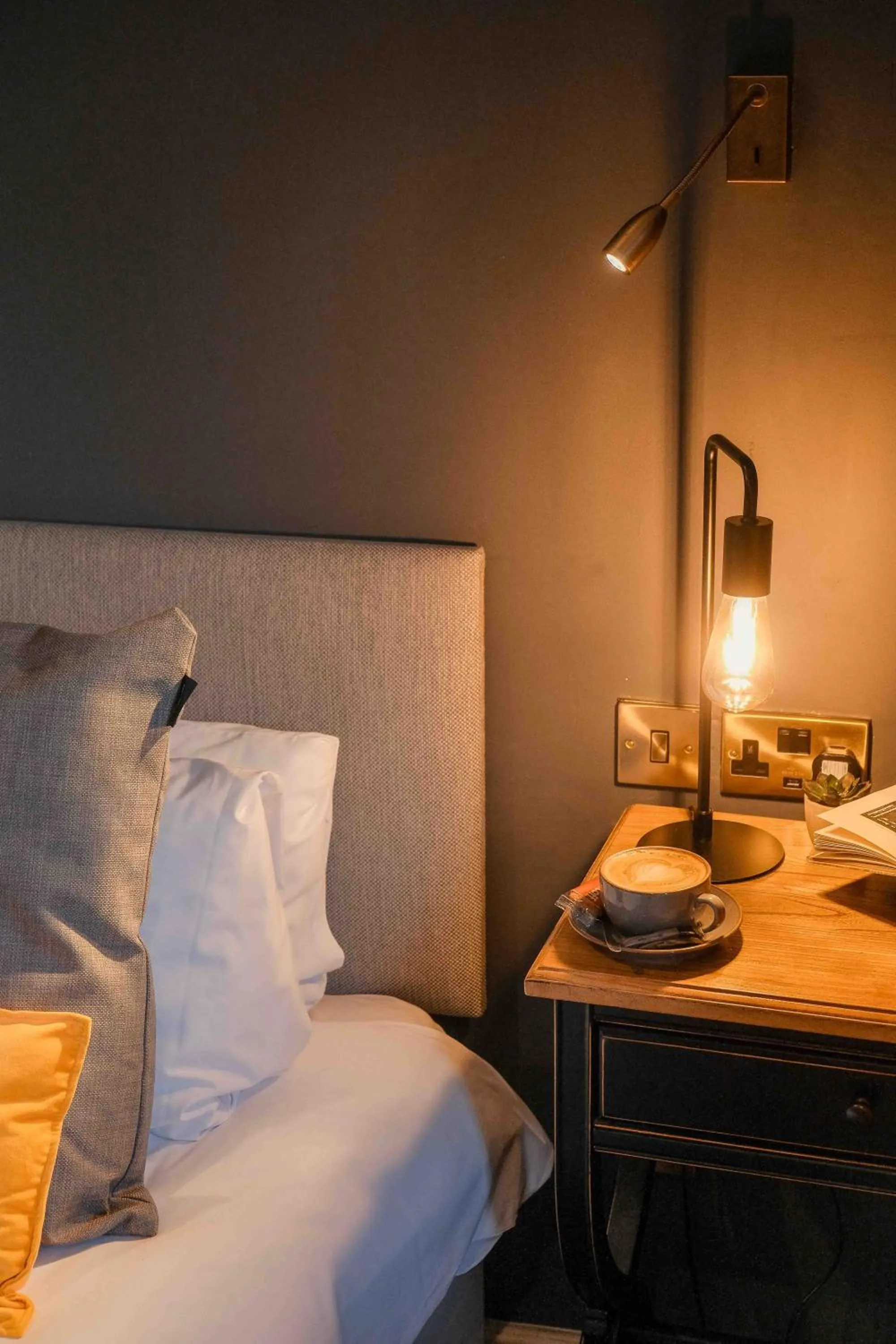 Coffee/tea facilities, Bed in The Bridge