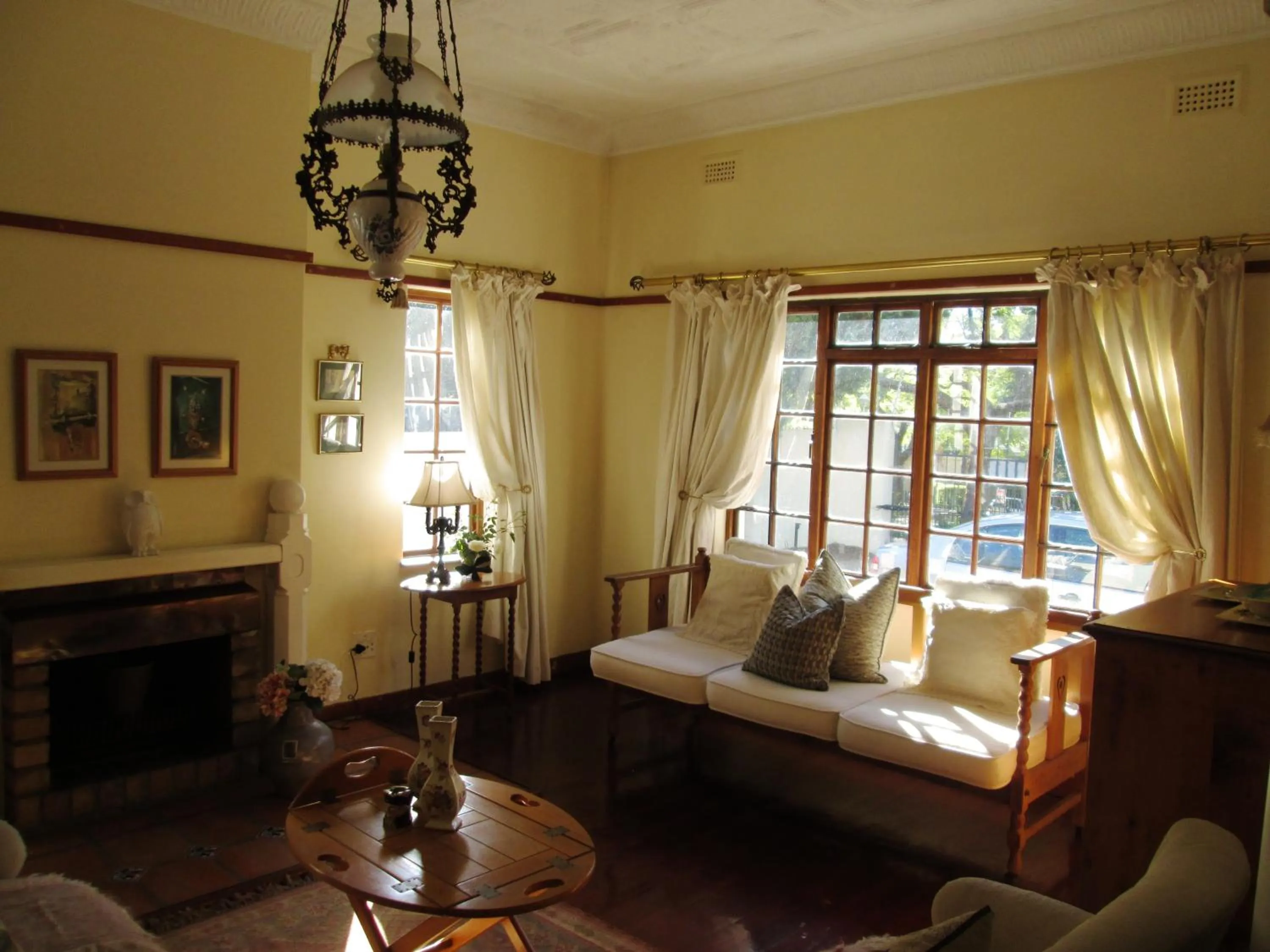 Communal lounge/ TV room in Brooks Cottage