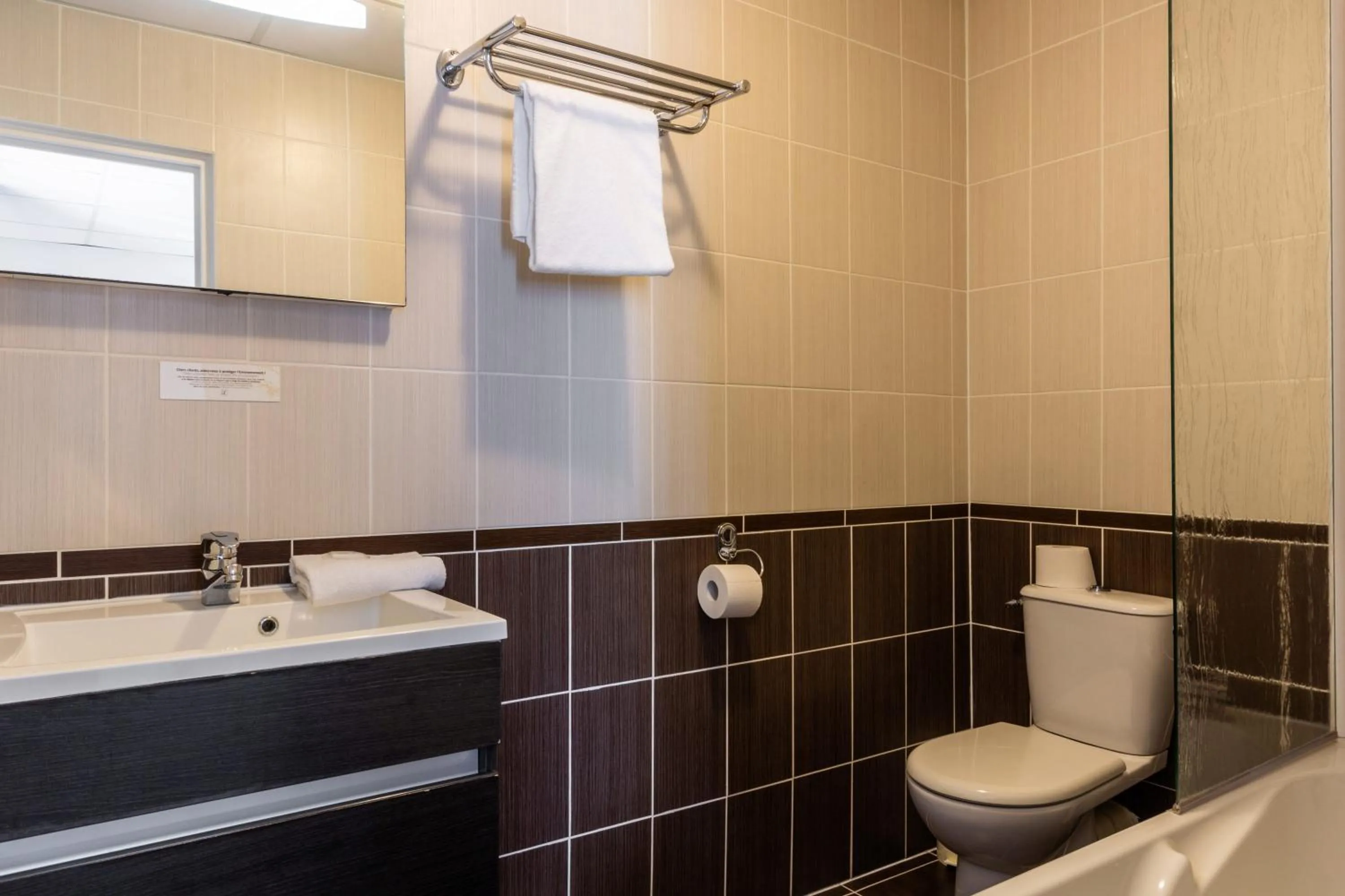 Toilet in Hôtel HAPY