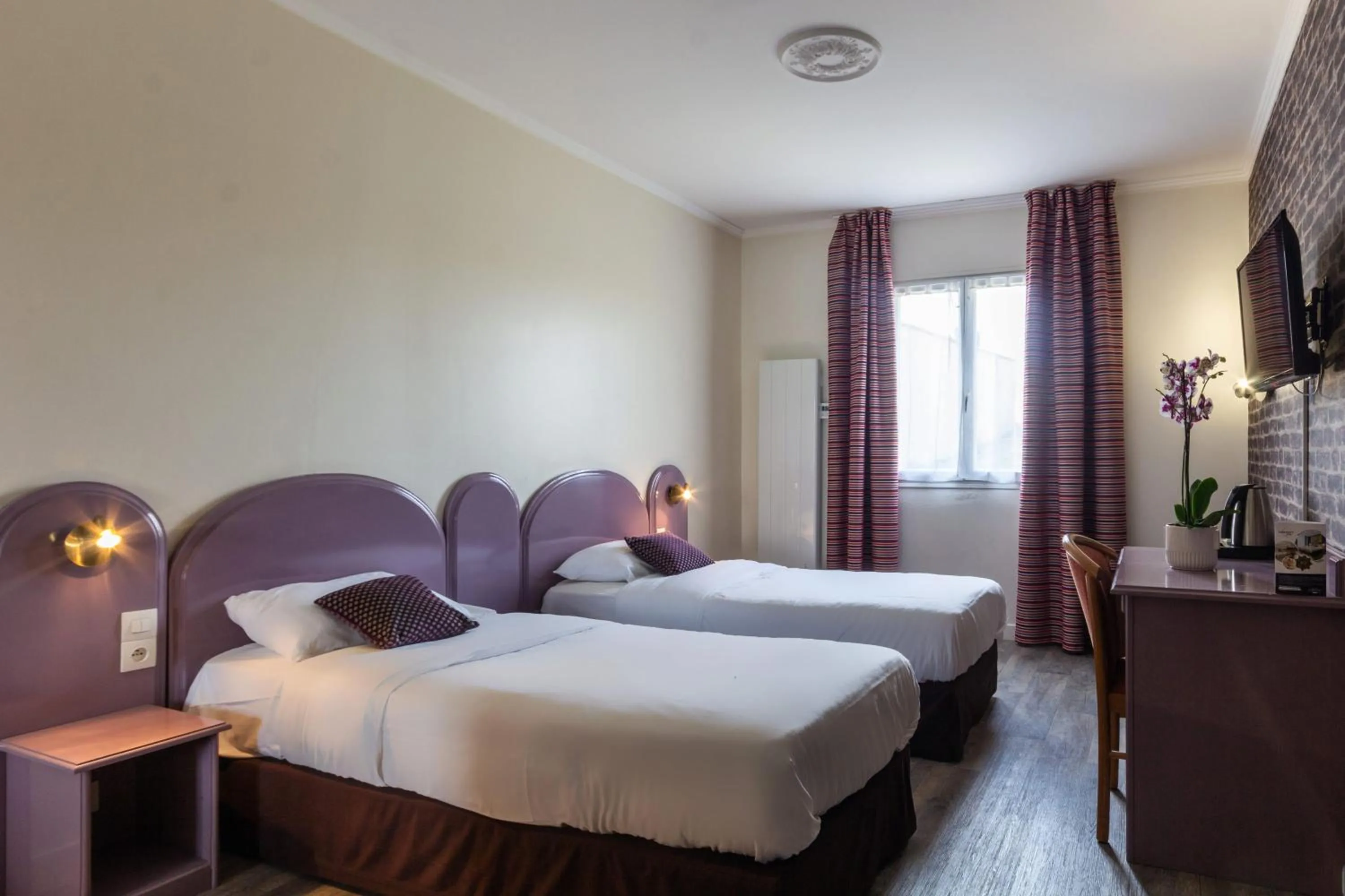 Seating area, Bed in Hôtel HAPY