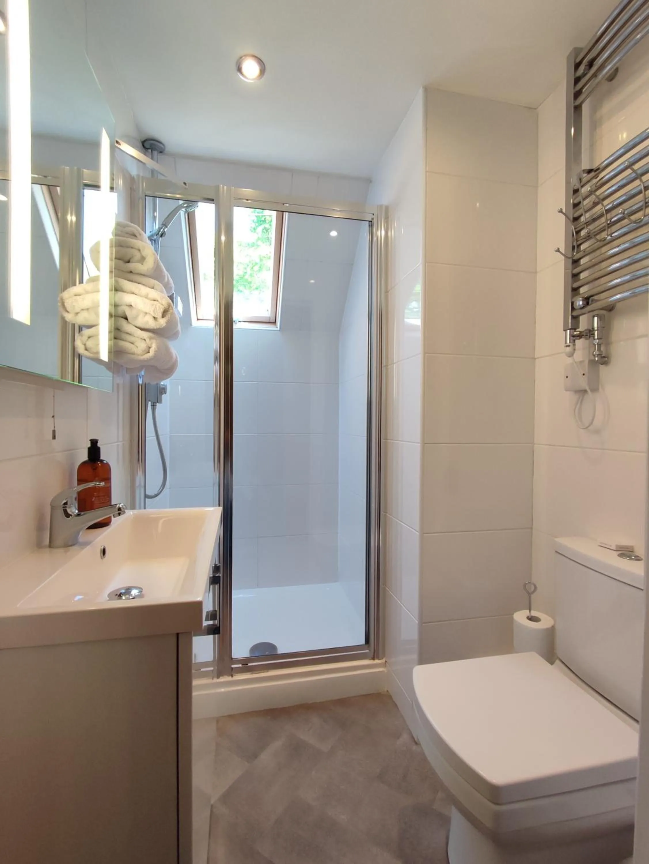 Shower in Anton Guest House Bed and Breakfast