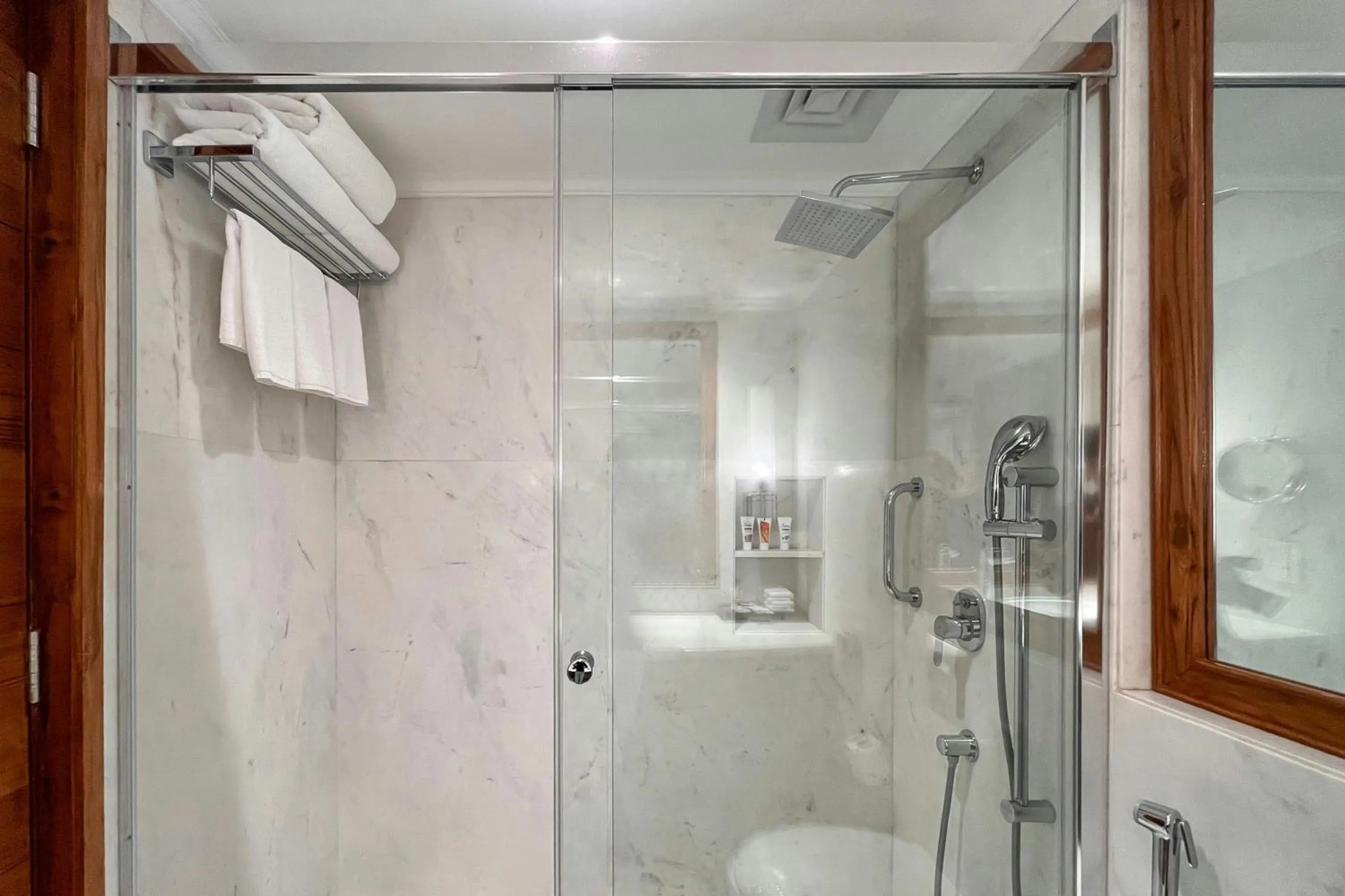 Photo of the whole room in ITC Mughal, A Luxury Collection Resort & Spa, Agra