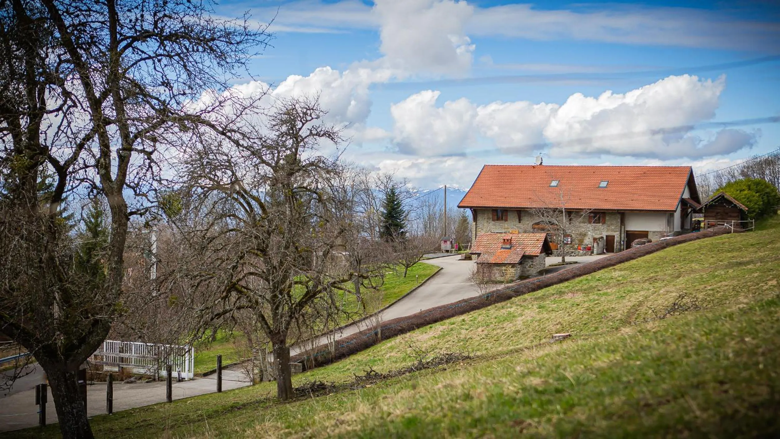 Facade/entrance in Le Bonheur dans le Pré
