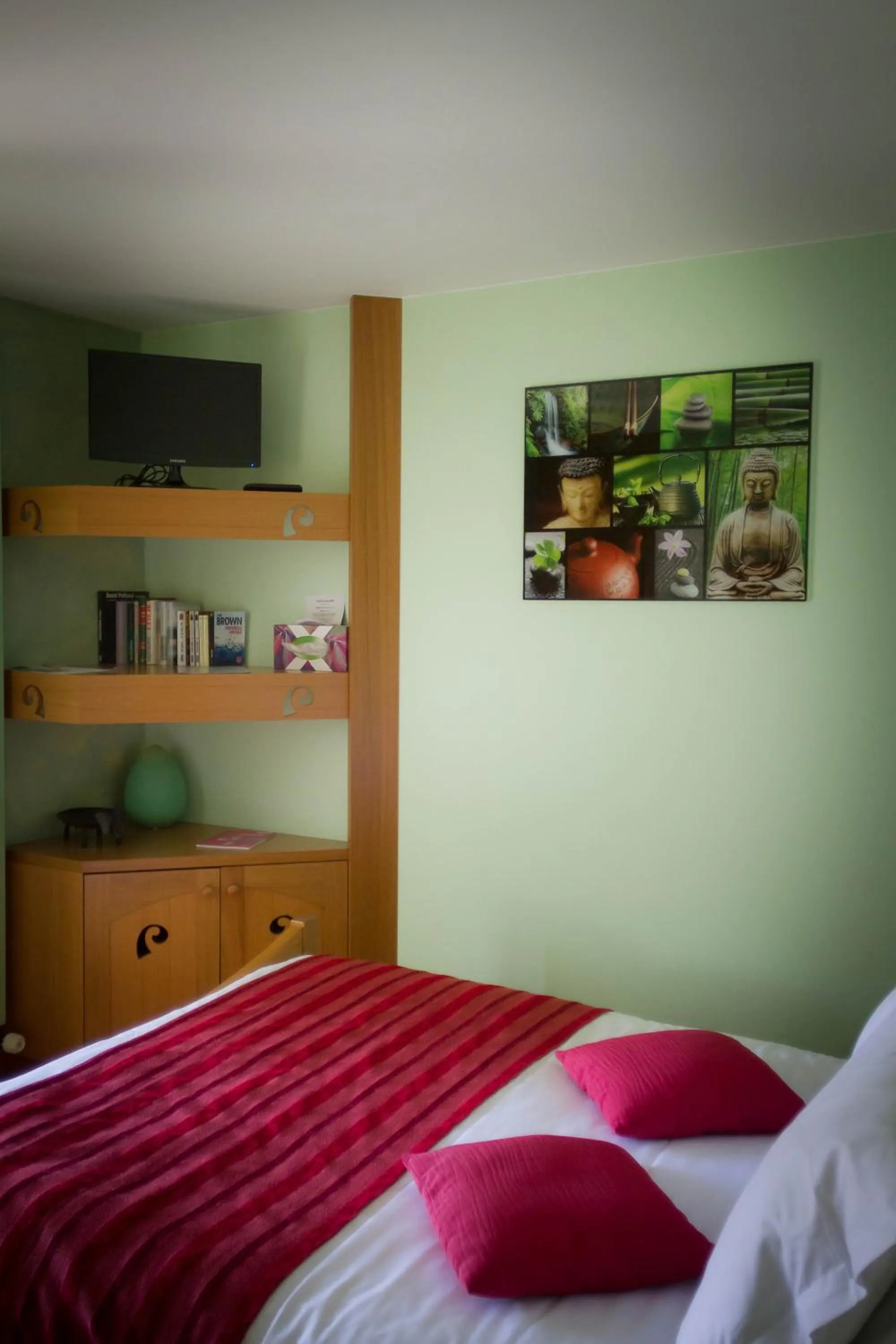 Bedroom, Bed in Le Bonheur dans le Pré