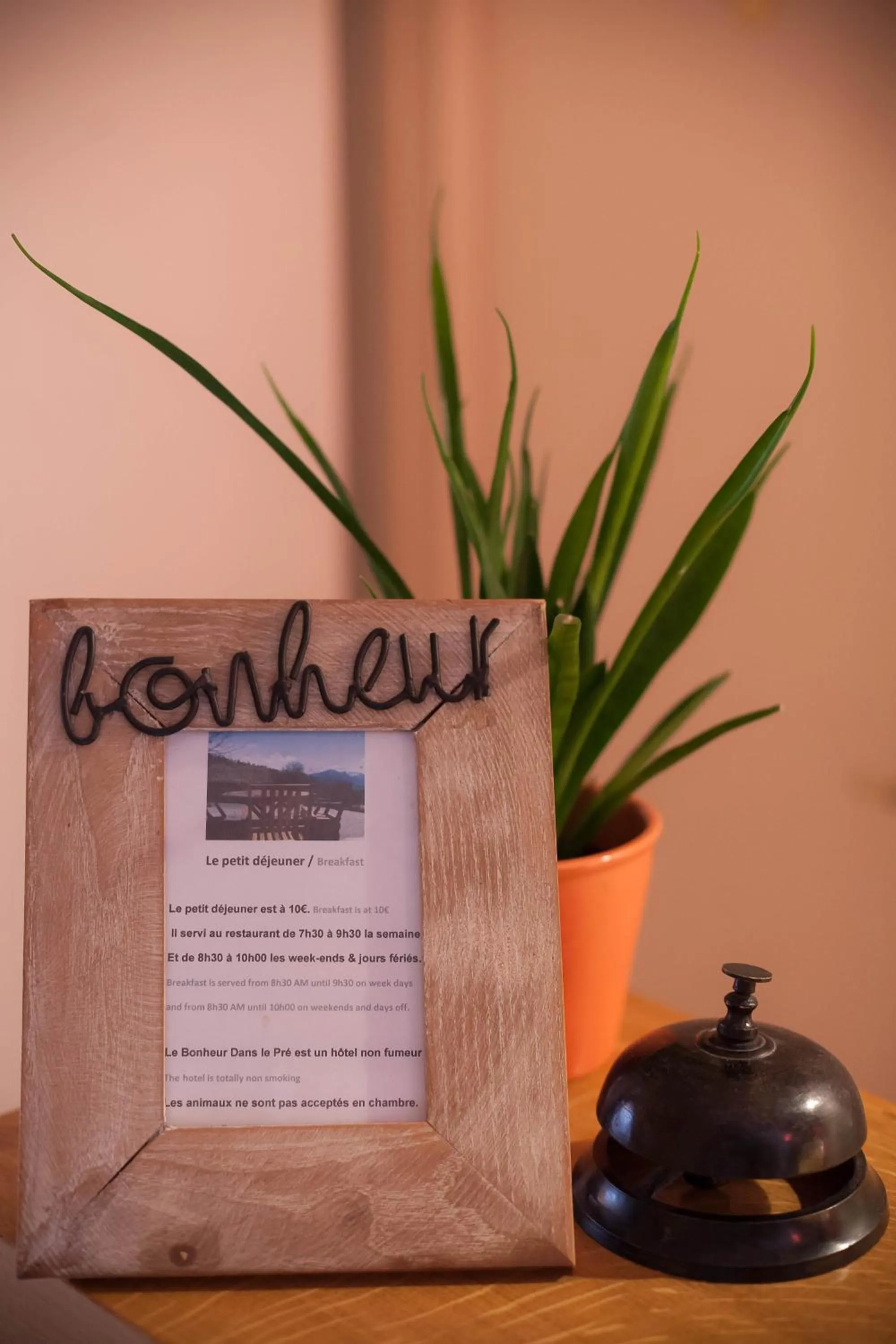 Decorative detail in Le Bonheur dans le Pré