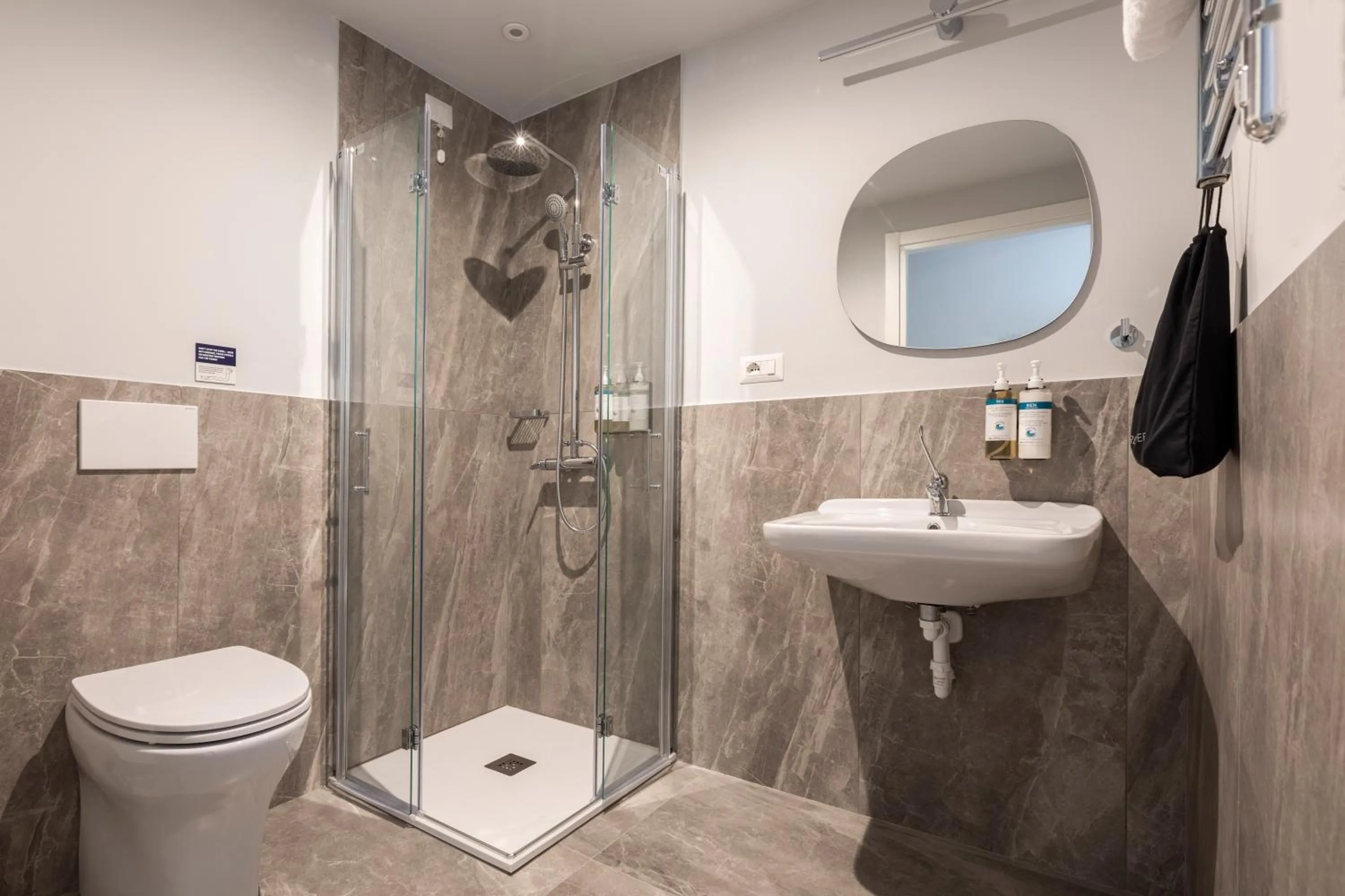 Shower in Numa Rome Linea