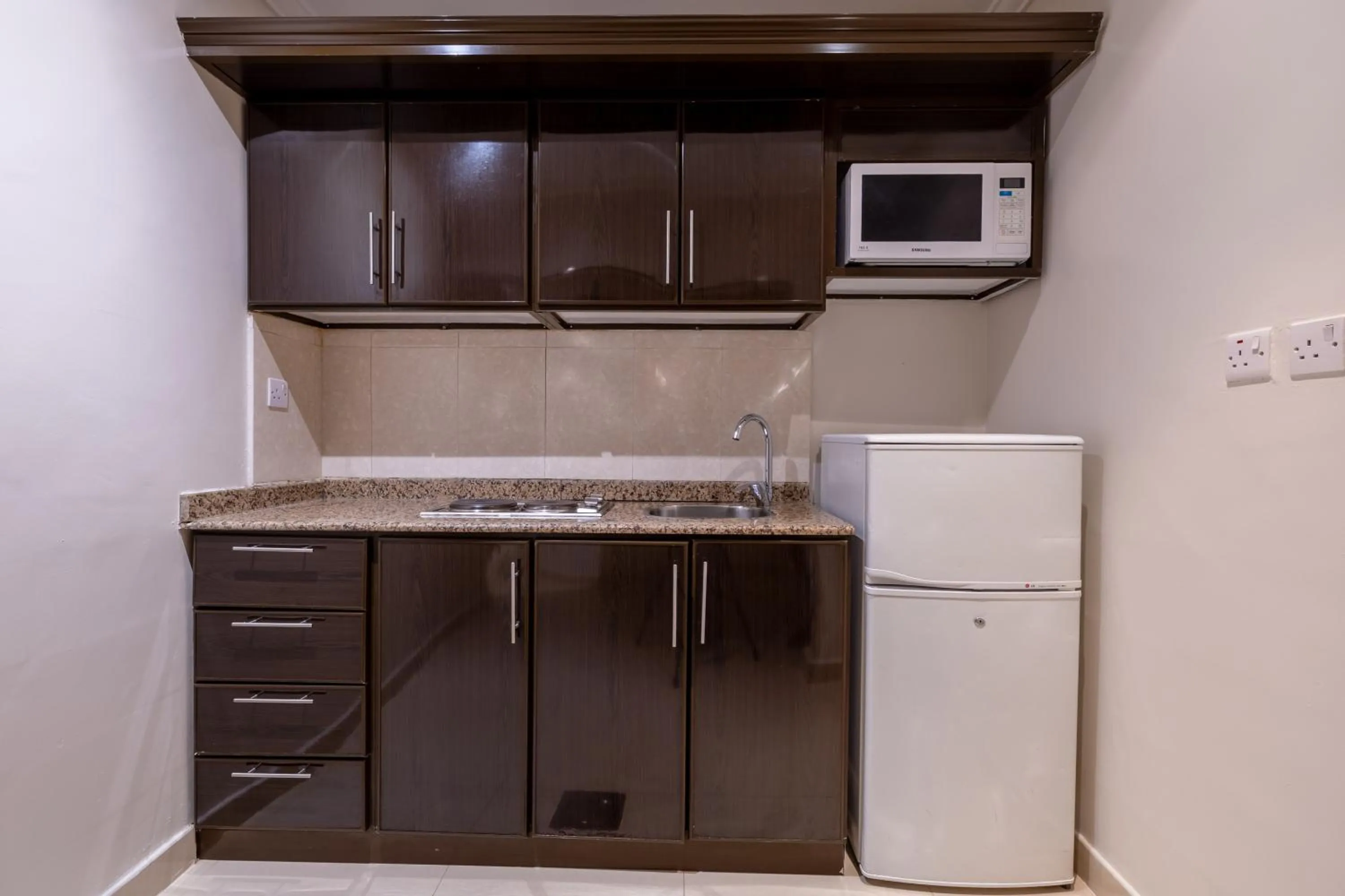 Al Muhaidb Residence Al Takhasossi 3