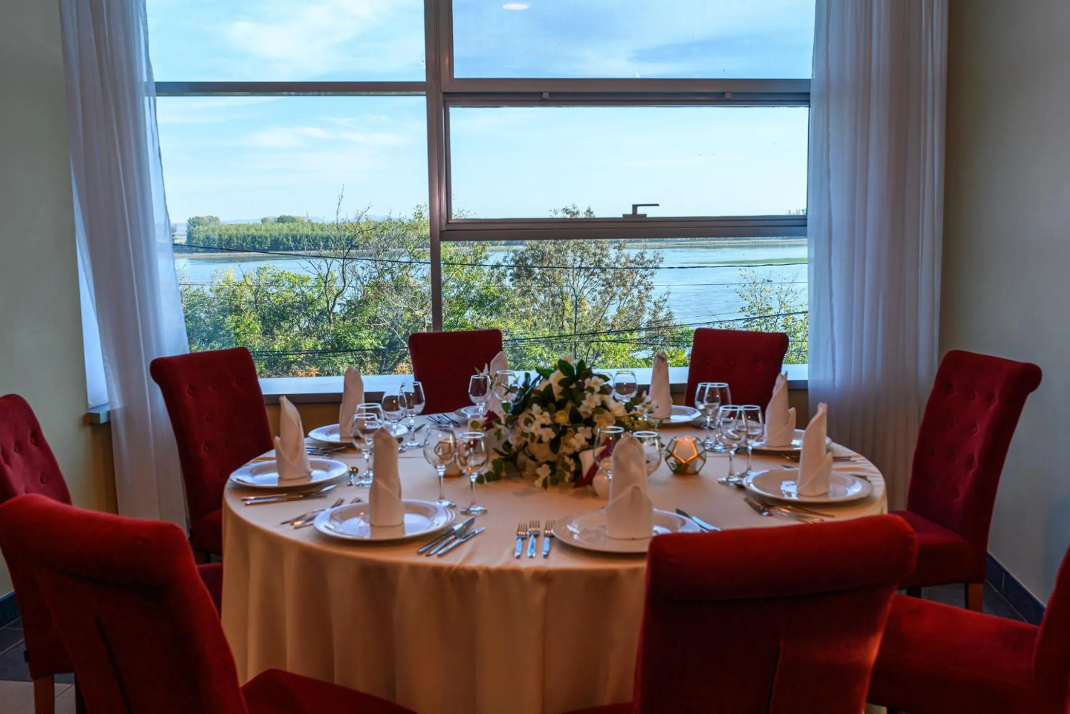 Dining area in Vega Hotel