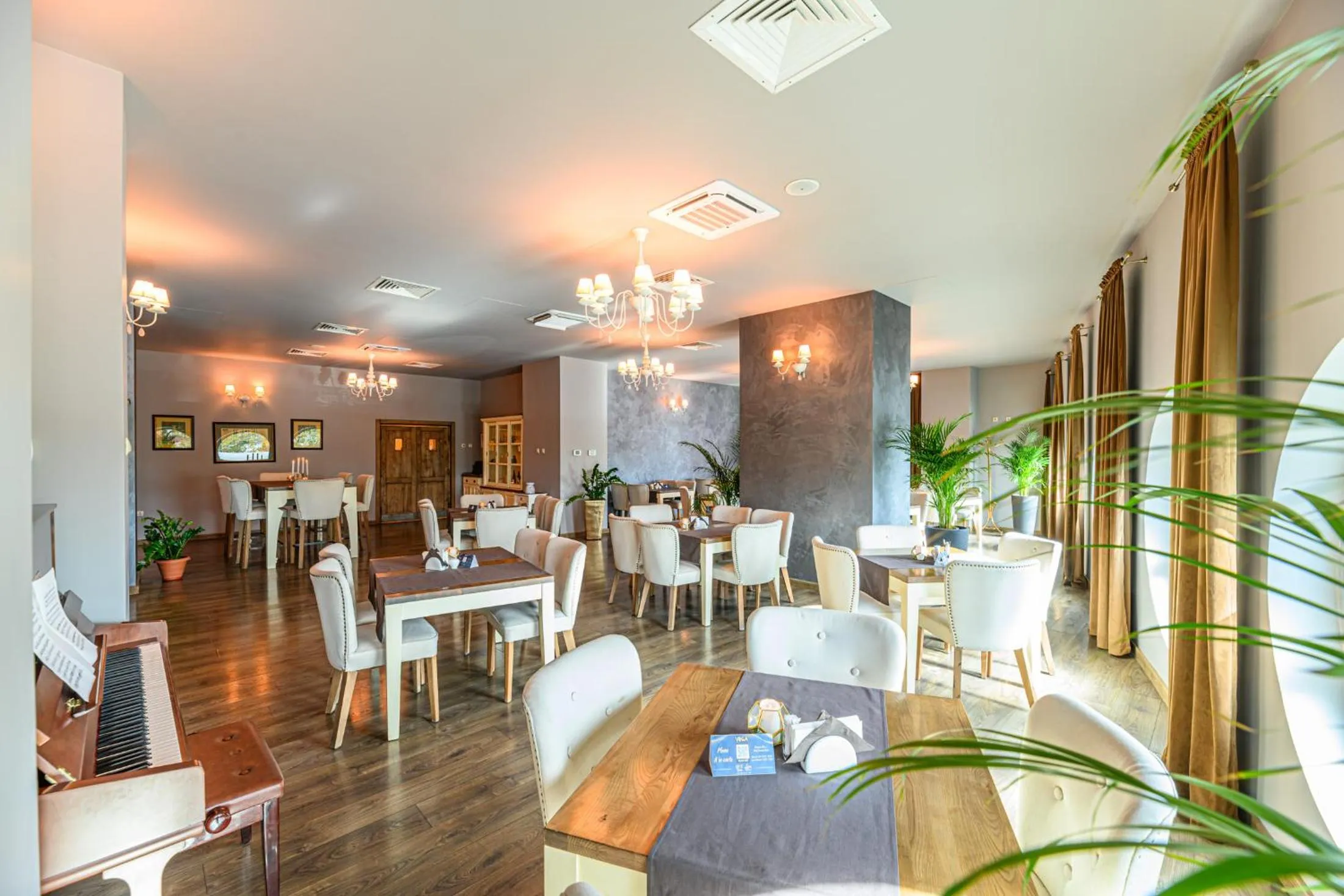 Restaurant/places to eat in Vega Hotel