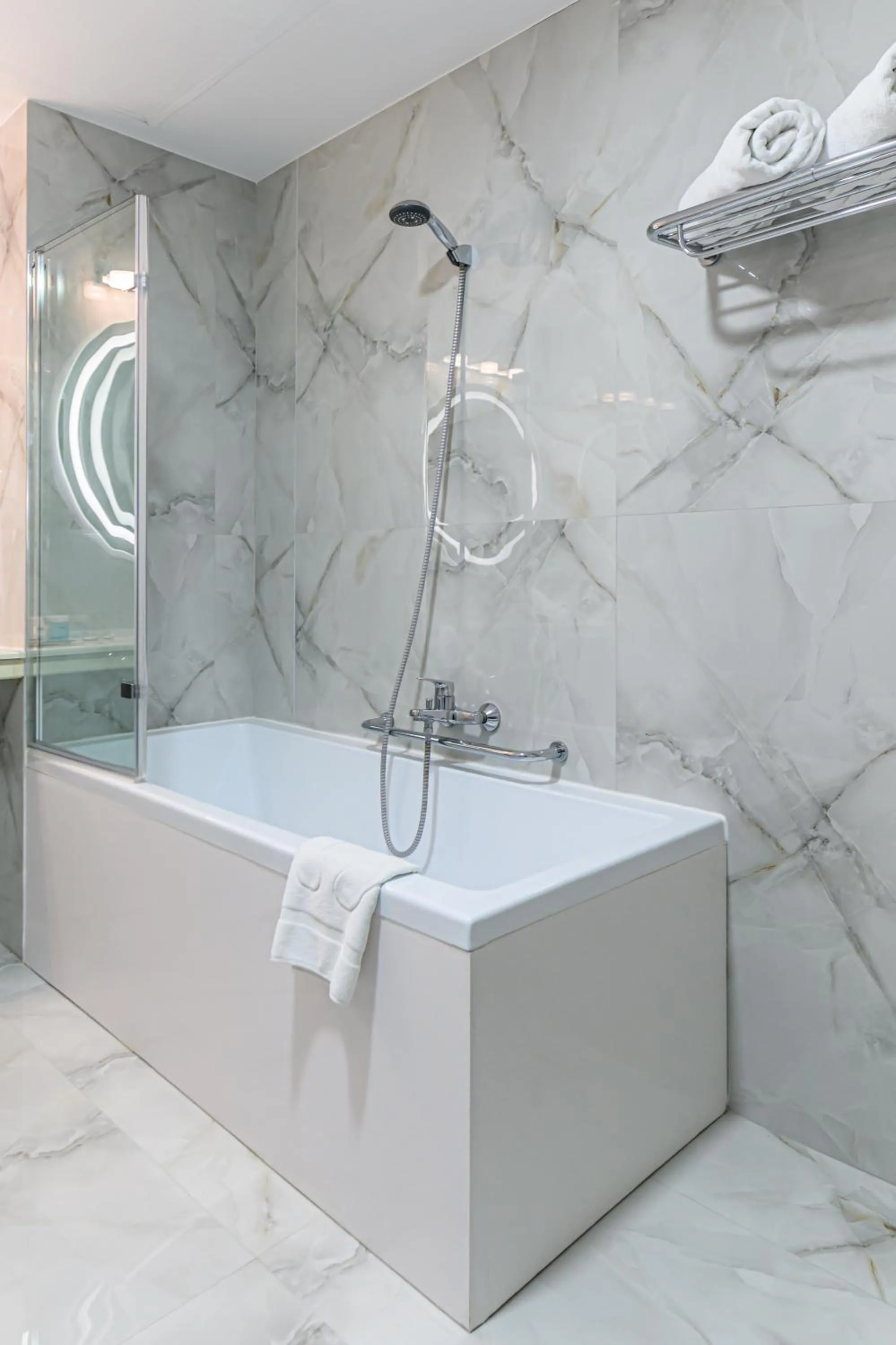 Shower in Vega Hotel