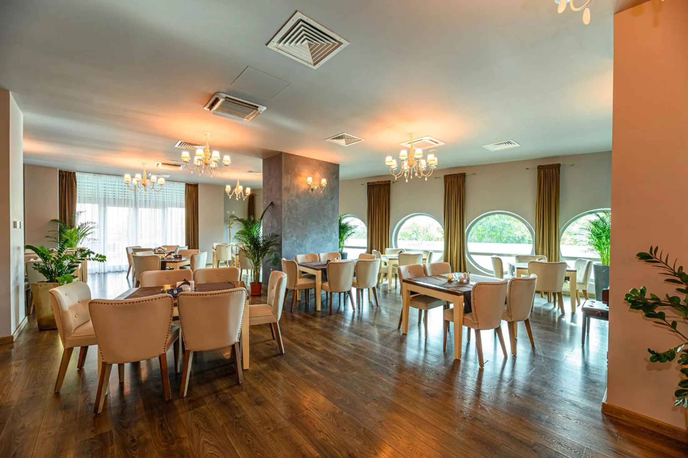 Restaurant/places to eat in Vega Hotel