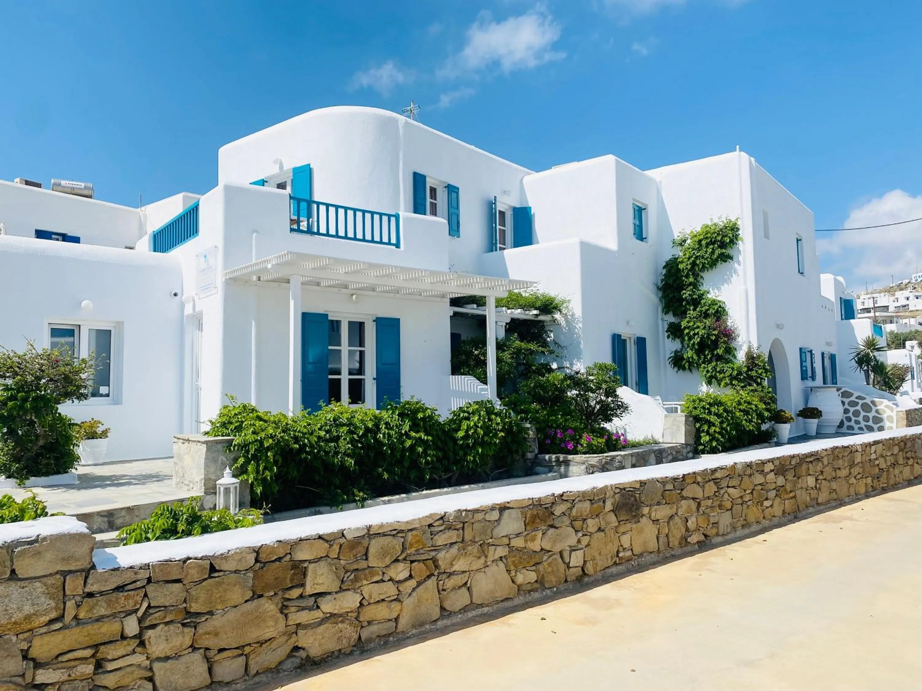 Property building in Cyclades Blue