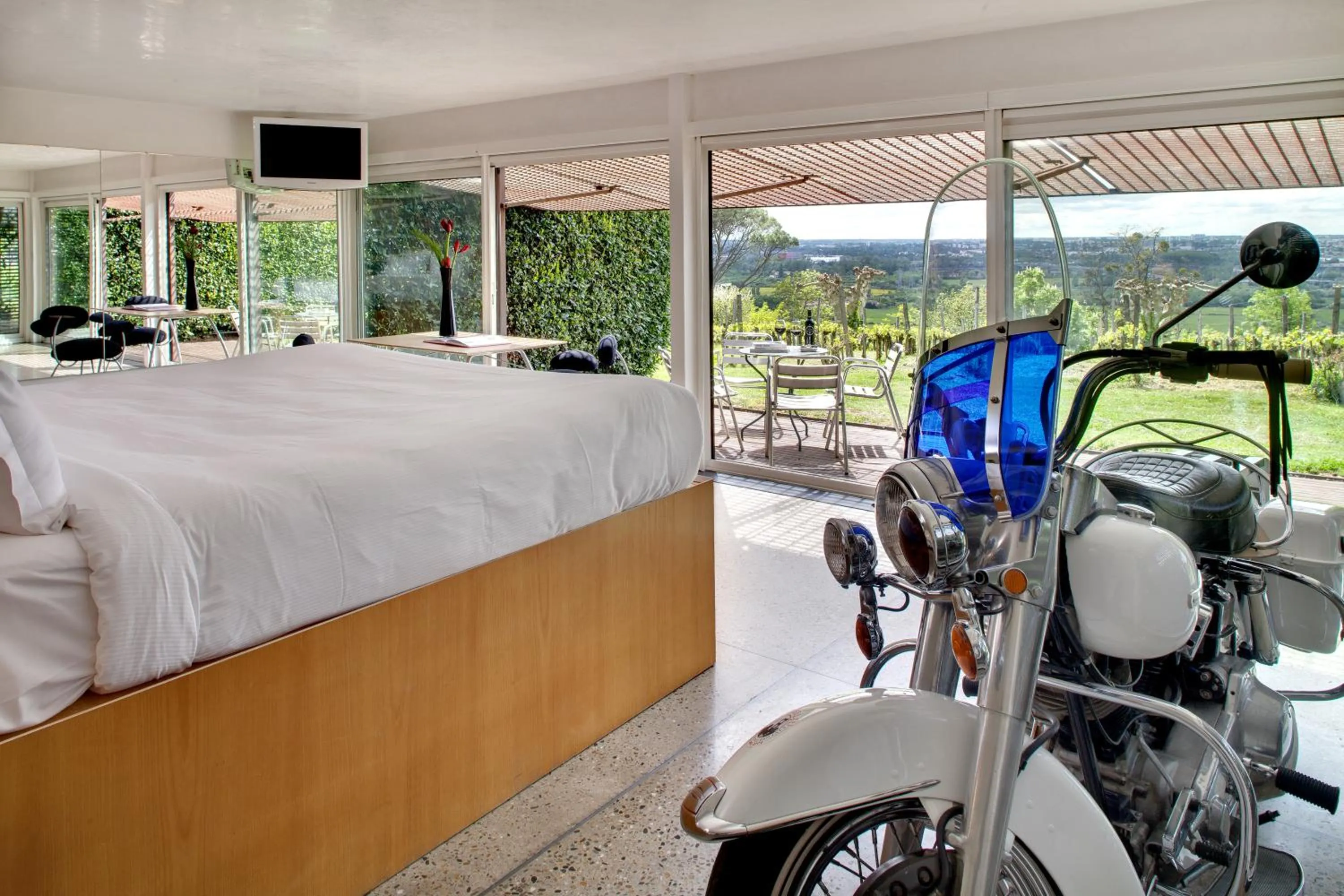 Photo of the whole room in Hôtel Le Saint-James